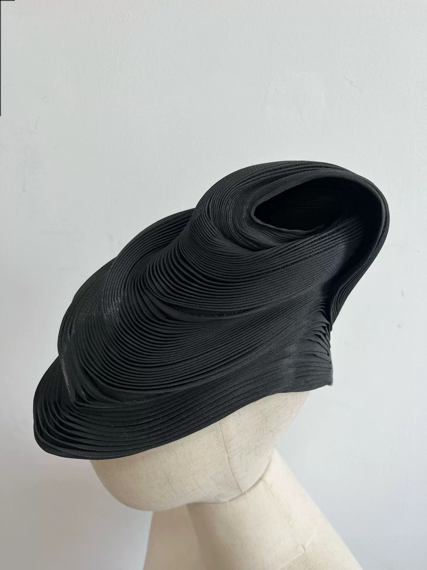 Issey Miyake Issey Miyake 3D Shaped Hat Black Size ONE SIZE - 1 Thumbnail