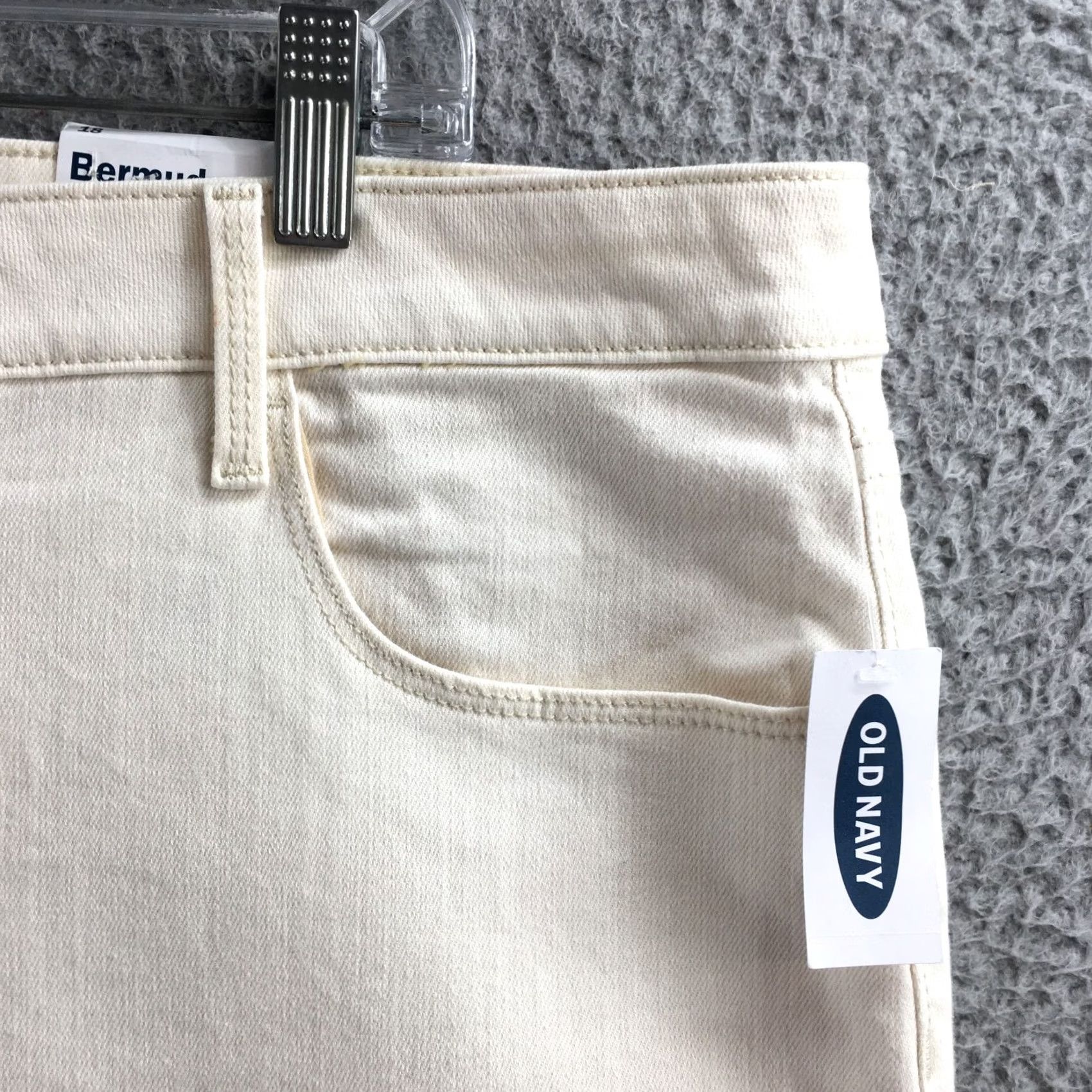 Old Navy Old Navy Bermuda Shorts Womens 18 Beige High Rise Cuffed Zip NEW Womens Bermuda Shorts 18 Beige High Rise Cuffed Zip NEW Size 40" / US 18 - 5 Thumbnail
