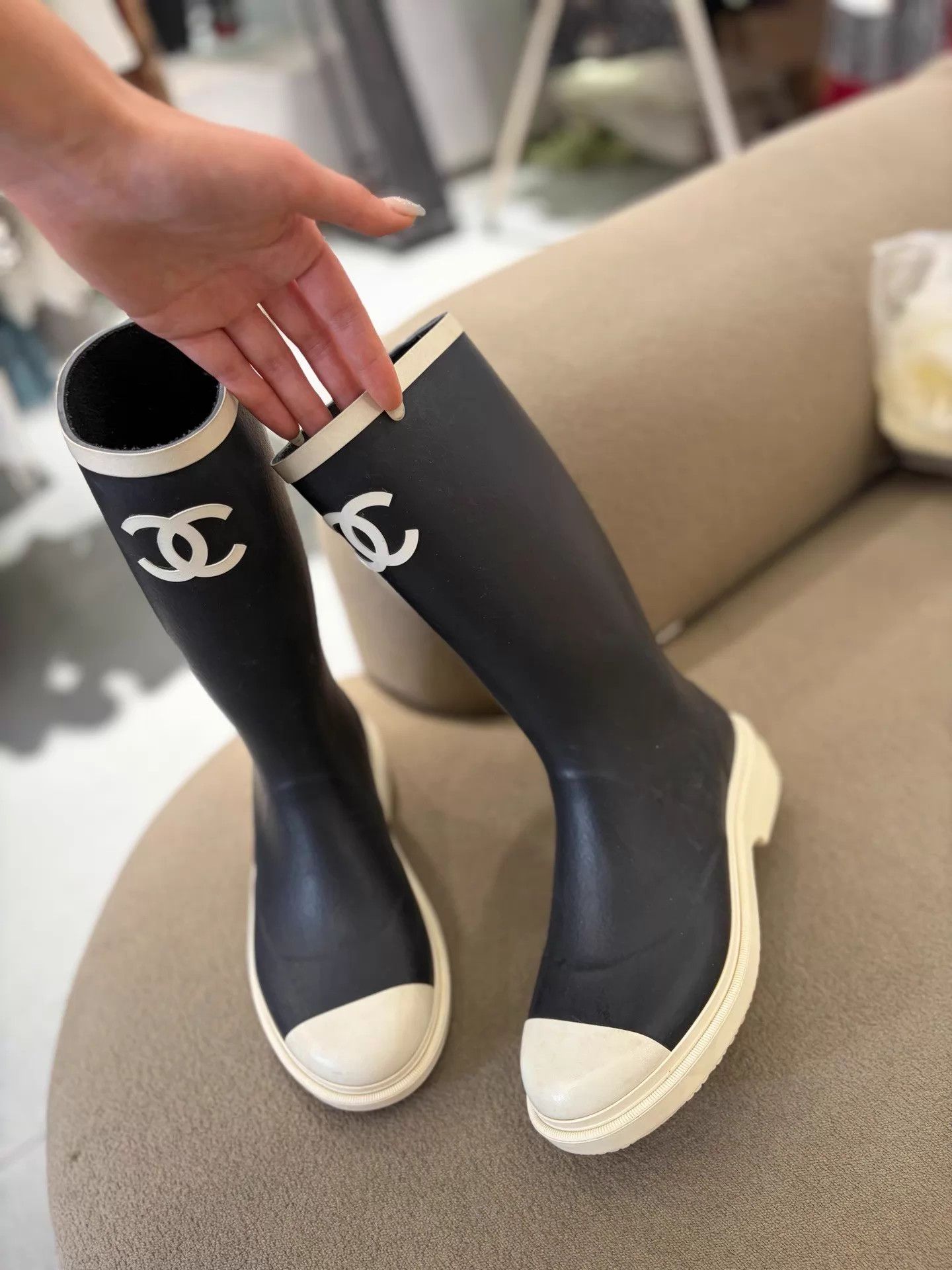 Chanel CHANEL Panda Colorway Rain Boots Women's 38 Size US 7.5 / IT 37.5 - 2 Thumbnail