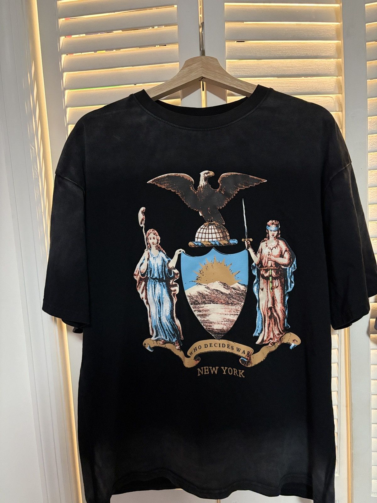 Who Decides War Who Decides War" t-shirt featuring the New York Size US L / EU 52-54 / 3 - 9 Thumbnail