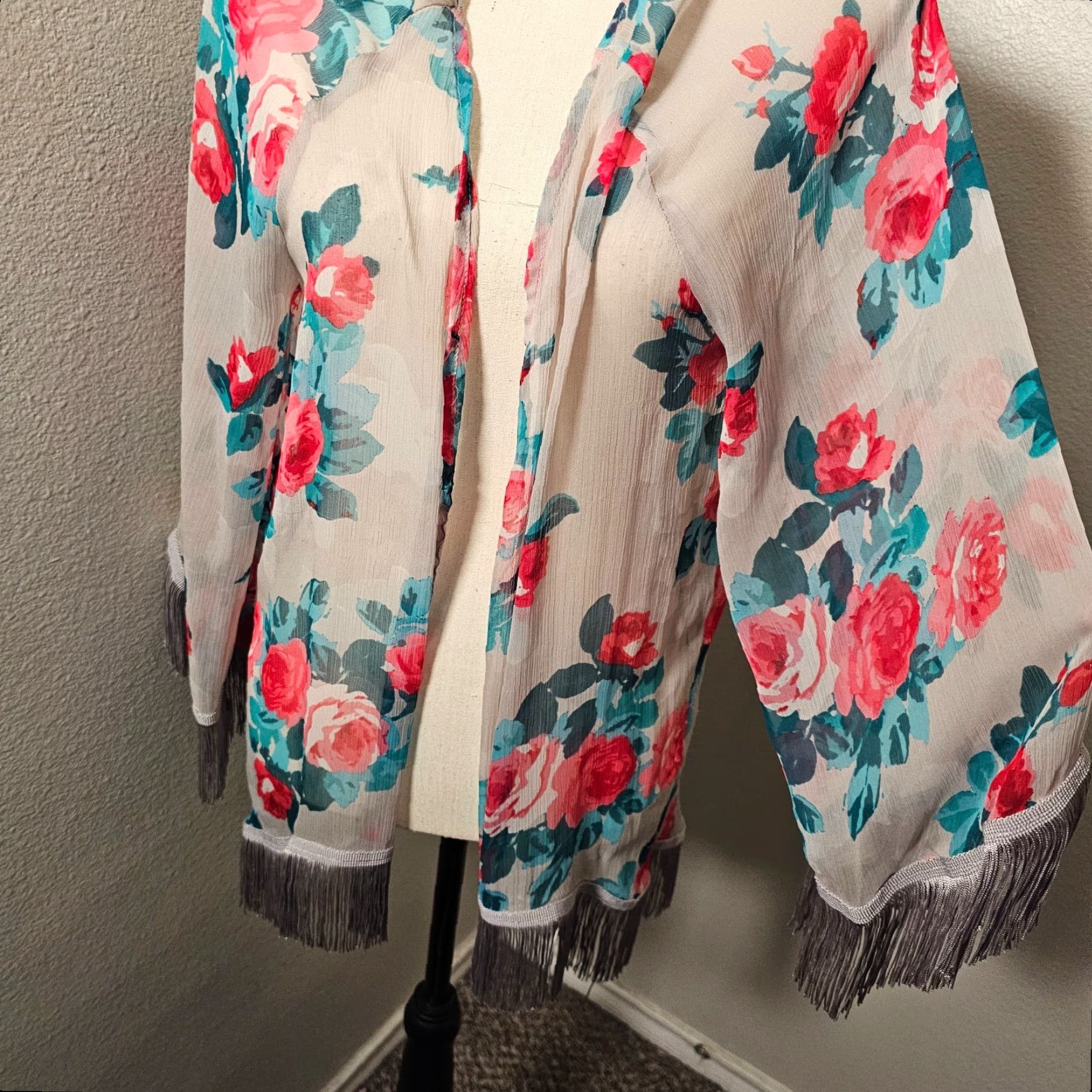 Jessica Simpson Jessica Simpson Cardigan Women’s 3/4 Sleeve Gray Floral Knit Open Front Tassel Trim S Bohemian Womens Size S / US 4 / IT 40 - 2 Thumbnail
