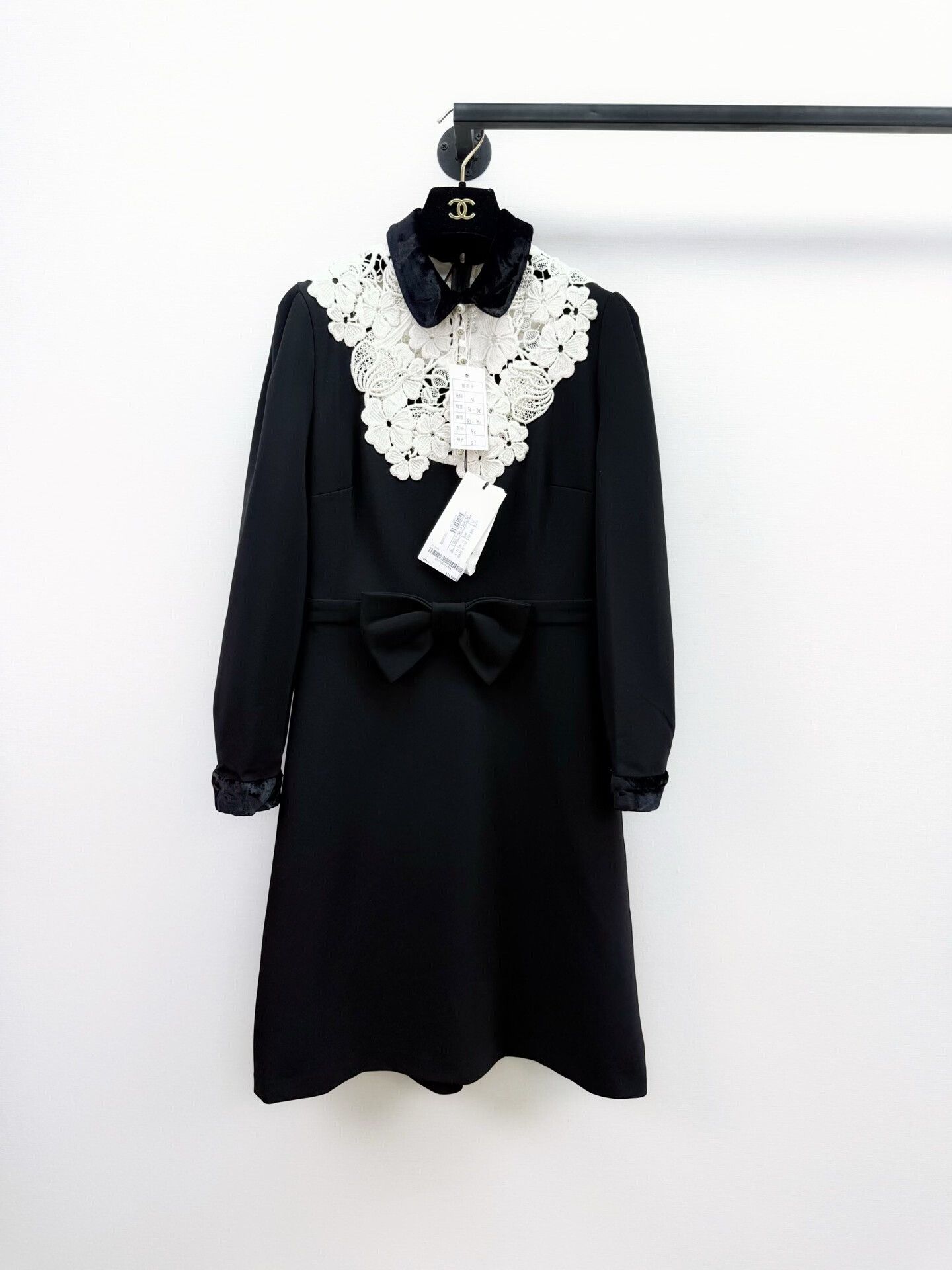 Gucci Gucci Black Lace Peter Pan Collar Dress Size M / US 6-8 / IT 42-44 - 1 Thumbnail