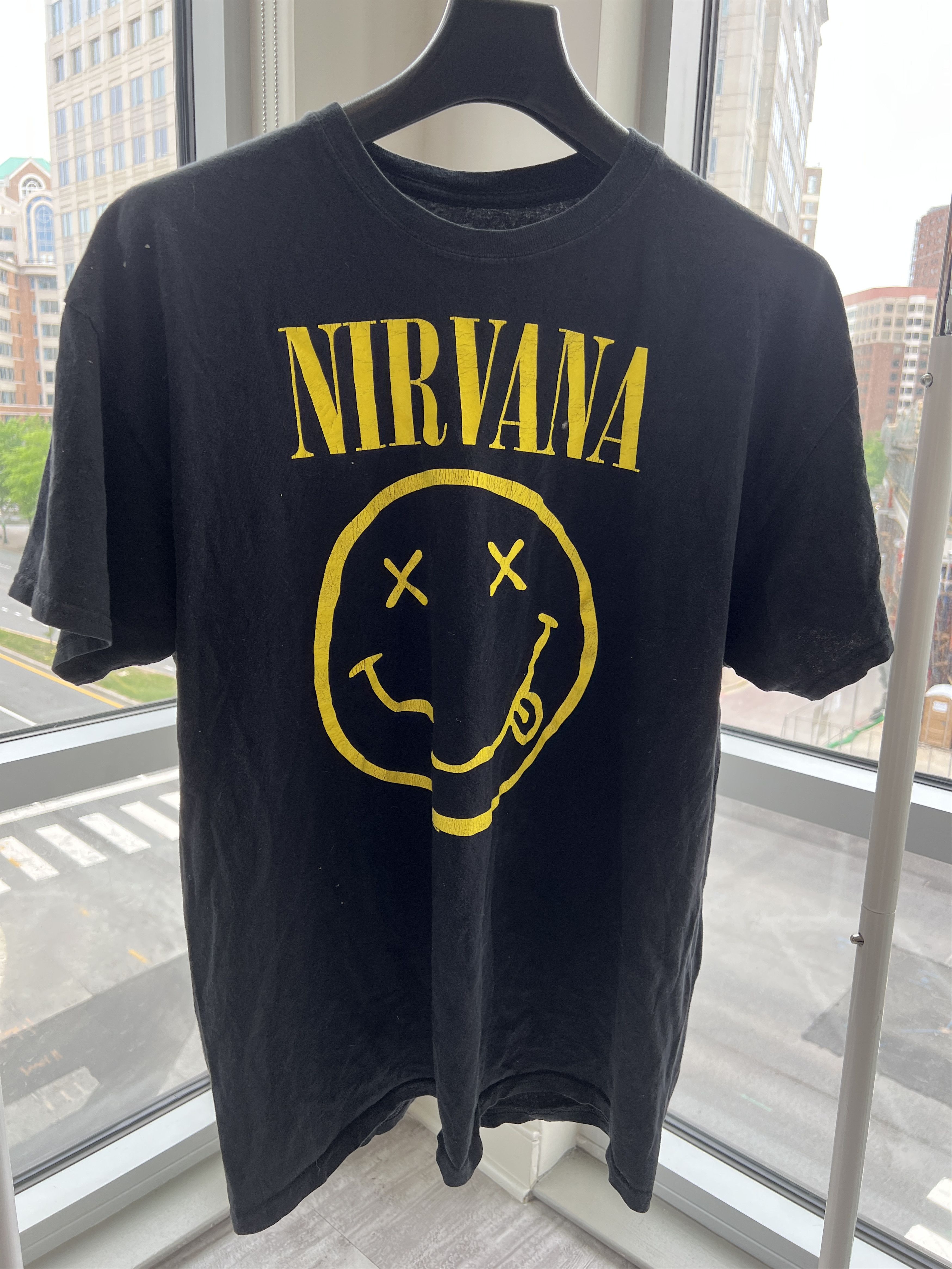 Nirvana Nirvana Smiley Face Graphic T-Shirt Black Yellow XL Size US XL / EU 56 / 4 - 1 Thumbnail