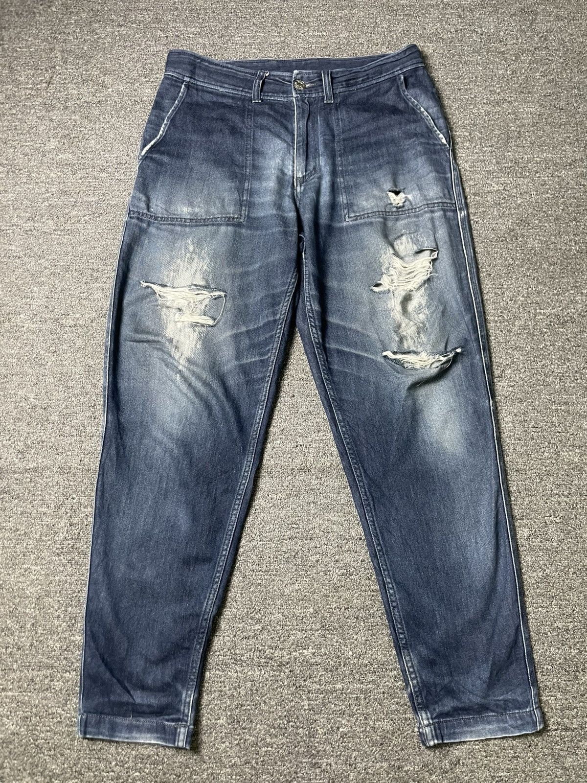 ARMANI EXCHANGE Distressed Ripped Jeans (91)