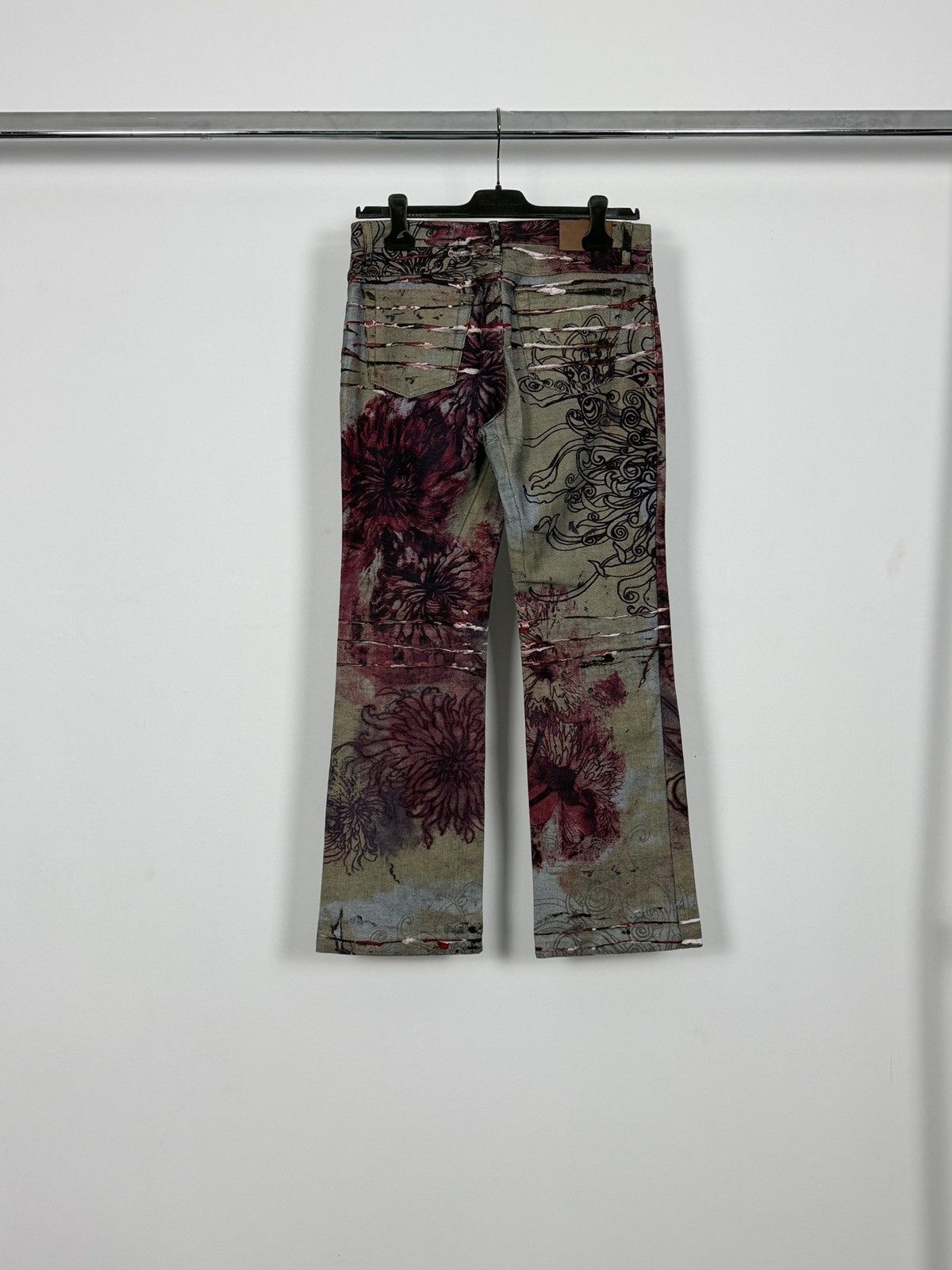Roberto Cavalli Roberto Cavalli 2000’s Flared Floral Slashed Tattoo Jeans Size 28" / US 6 / IT 42 - 14 Thumbnail