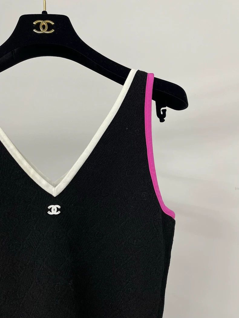 Chanel Chanel 24P black dark pattern V-neck knitted vest Size XS / US 0-2 / IT 36-38 - 3 Thumbnail