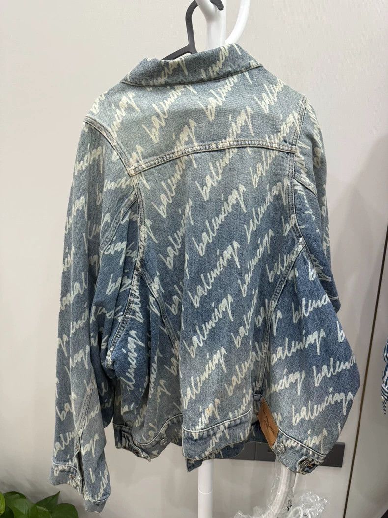 Balenciaga Balenciaga size 34 Full Print Logo Denim Jacket Size XS / US 0-2 / IT 36-38 - 2 Thumbnail