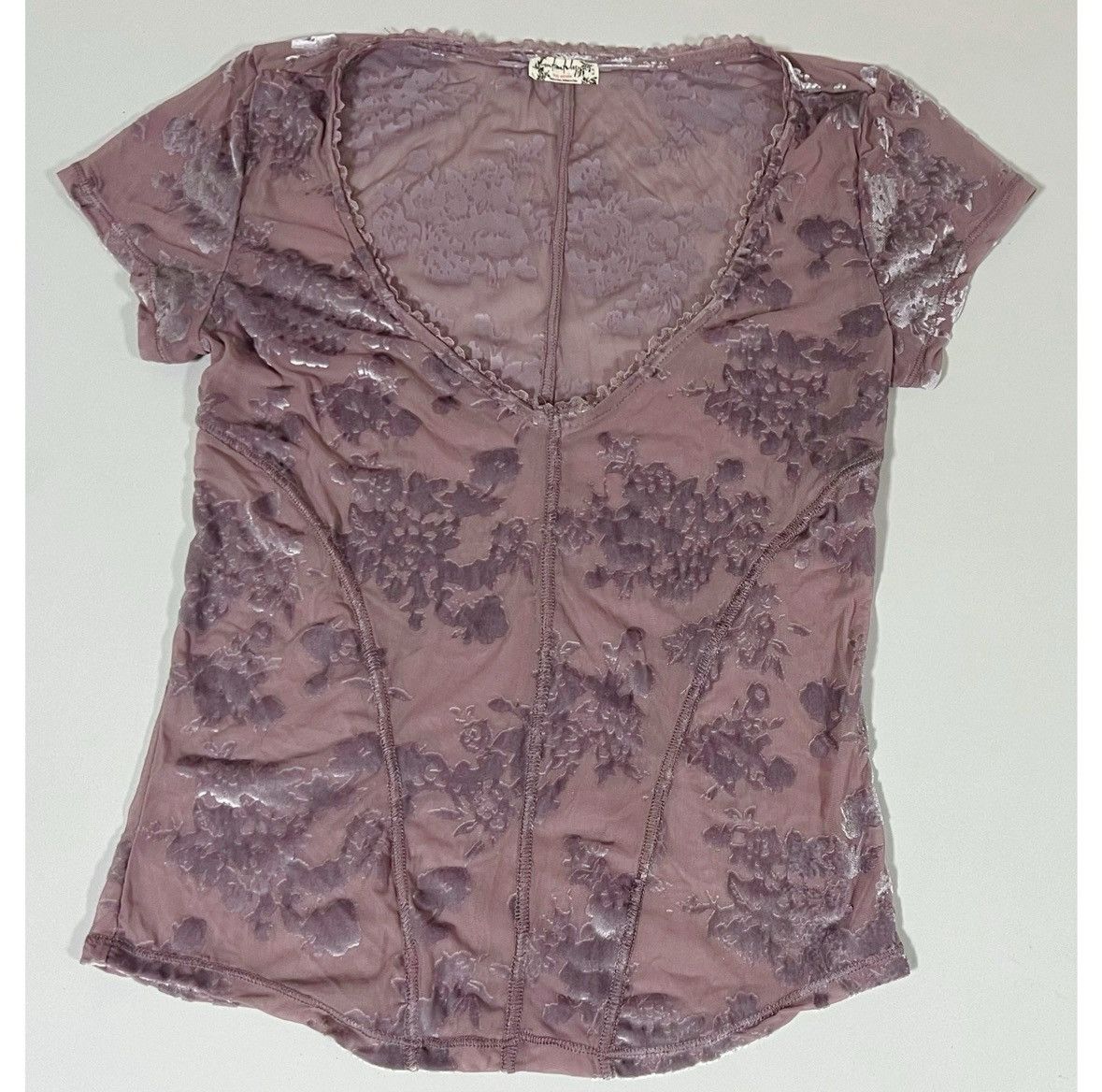 Free People Purple Floral Velvet V-Neck Tee T-Shirt Top Blouse Size S🪻✨ Size S / US 4 / IT 40 - 1 Thumbnail