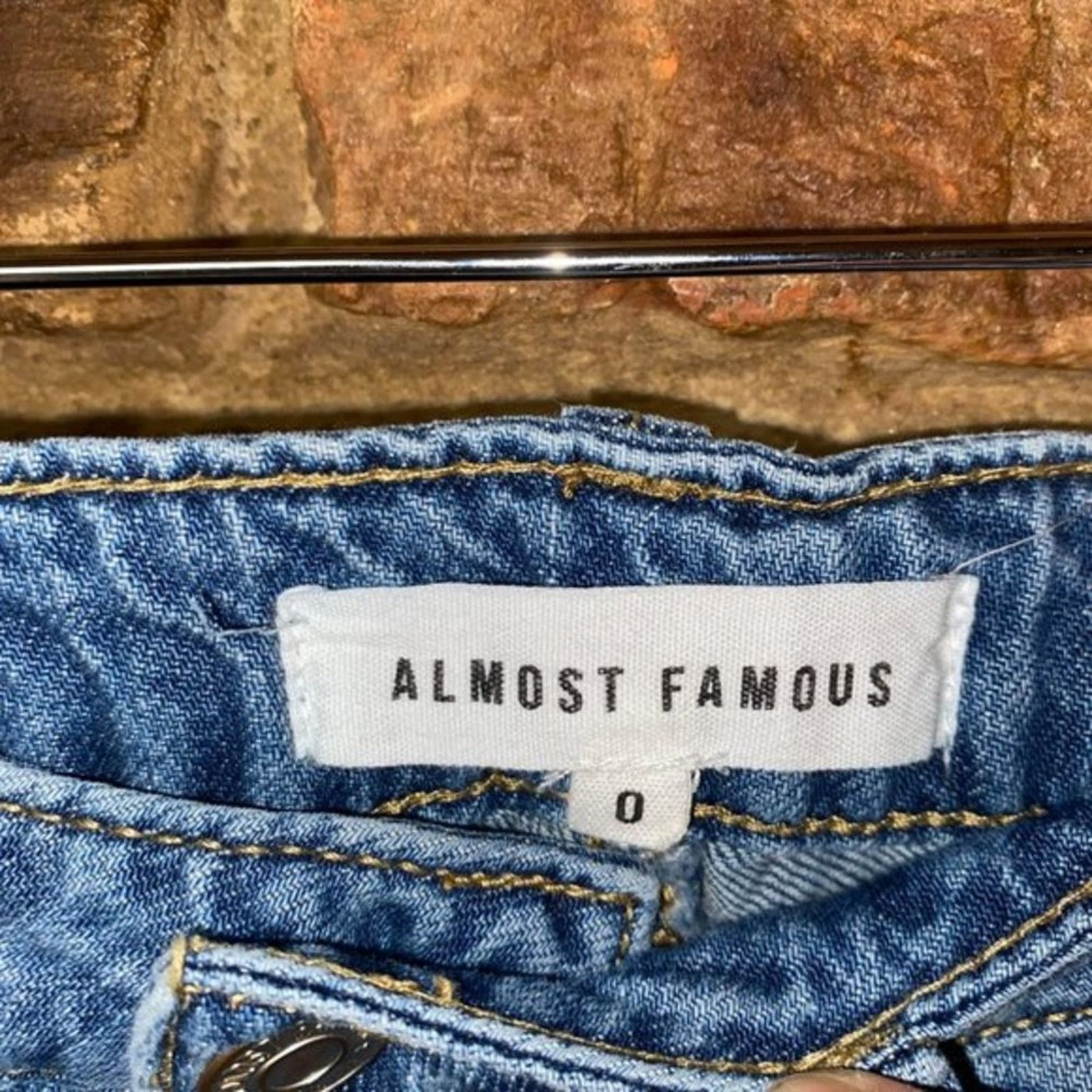 Almost Famous Almost Famous Distressed Denim Cropped Skinny Jeans 0 Size 25" / US 0 / IT 36 - 7 Thumbnail