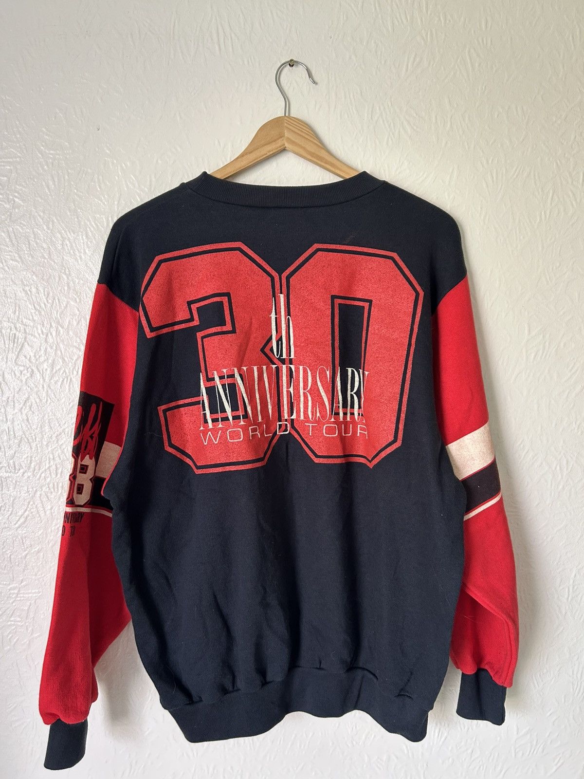 Other vintage Cliff Richard "30th Anniversary" concert sweatshirt Size M / US 6-8 / IT 42-44 - 7 Thumbnail