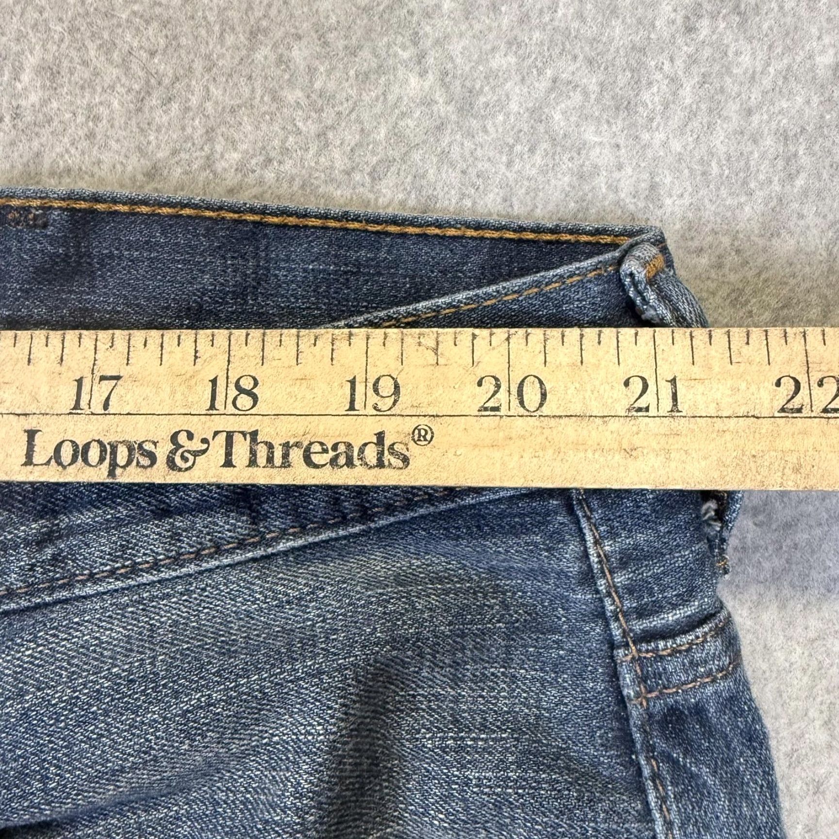 Levi's Levi's Jeans 42x32 569 Medium Wash Blue Baggy Relaxed Fit Jeans Men Size 28" / US 6 / IT 42 - 2 Thumbnail