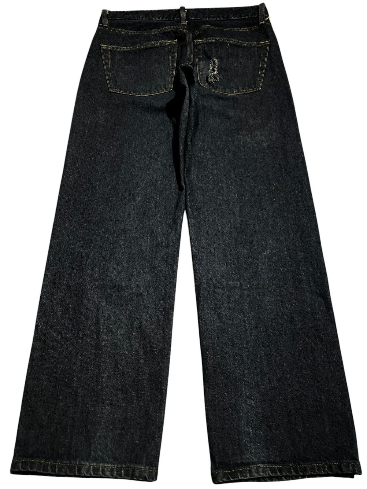 Japanese Brand × Jun Takahashi Uniqlo Faded Distressed Back Pocket Thick Jeans Denim Size US 32 / EU 48 - 2 Thumbnail