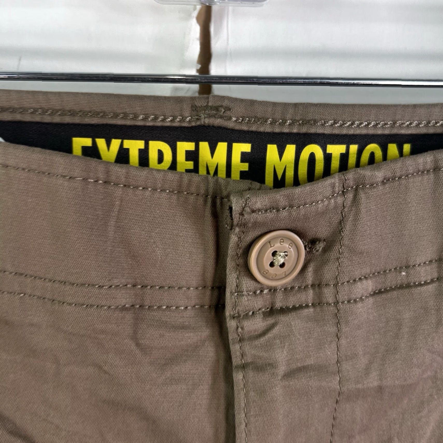 Lee Lee Men's Extreme Motion Relaxed Fit Utility Cargo Shorts, Beige, Size 32, 10-Inch Inseam, Casual Workwear Size US 32 / EU 48 - 3 Thumbnail