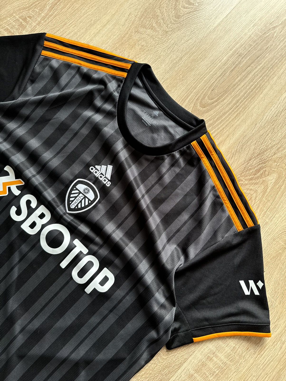 Adidas LEEDS UNITED 2022/2023 FOOTBALL SOCCER JERSEY ADIDAS HC1078 Size US XL / EU 56 / 4 - 2 Thumbnail