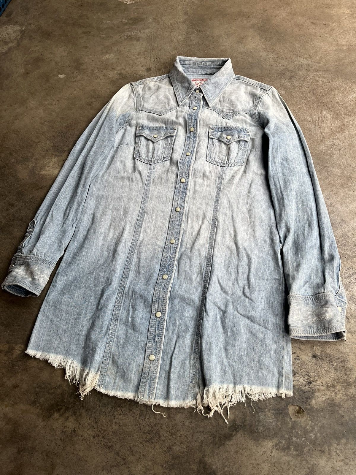 If Six Was Nine × Le Grande Bleu (L.G.B.) × True Religion TRUE RELIGION ROBE DISTRESSED DENIM BUTTON SHIRTS Size US S / EU 44-46 / 1 - 7 Thumbnail