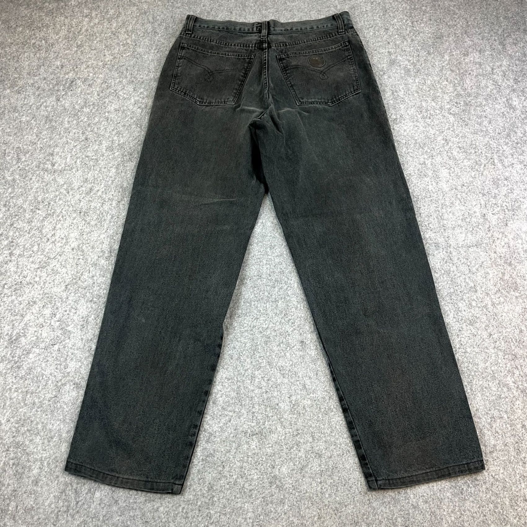 Moschino VINTAGE Moschino Jeans Regular Tapered 32 32 Black Italy Made Denim 5-Pocket Mens Accessories Logo Pocket Pattern No Pattern Size US 32 / EU 48 - 2 Thumbnail