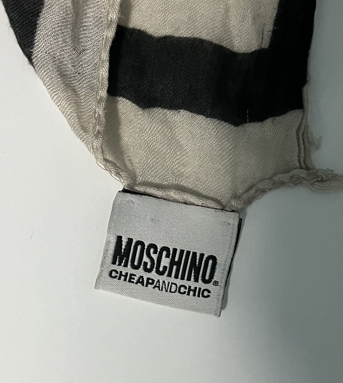 Moschino Moschino Taupe-Grey Heart Print Scarf Size ONE SIZE - 3 Thumbnail