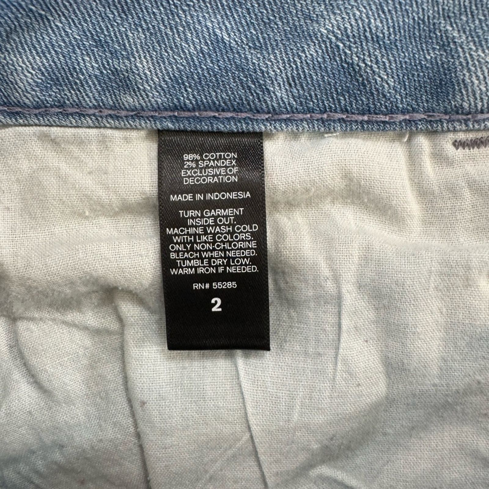 Express Express Light Blue Jean Shorts with Red Floral Embroidery Size 26" / US 2 / IT 38 - 3 Thumbnail