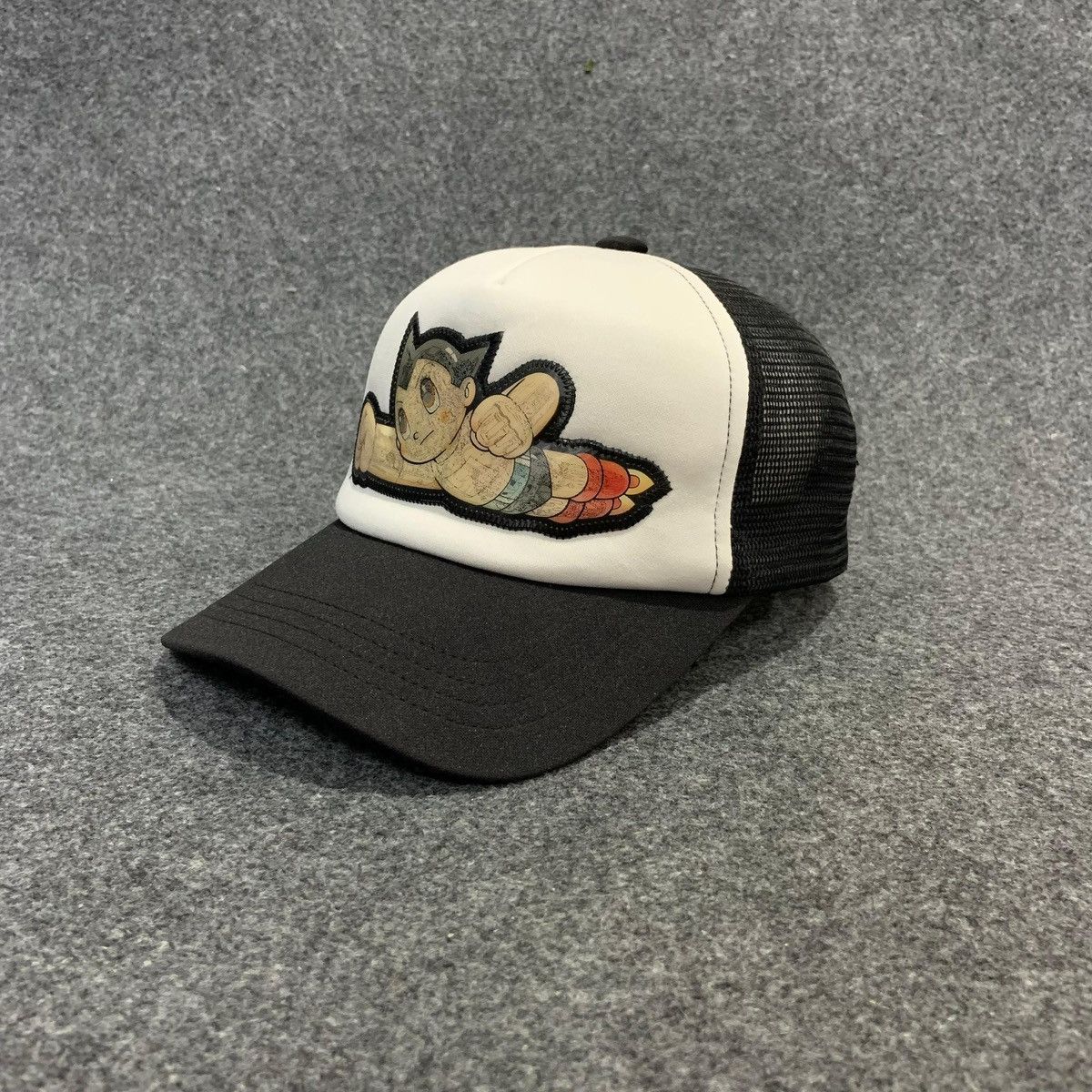 Cartoon Network × Vintage 🔥RARE VTG🔥 MIGHTY ATOM ASTRO BOY BLACK TRUCKER Size ONE SIZE - 2 Thumbnail