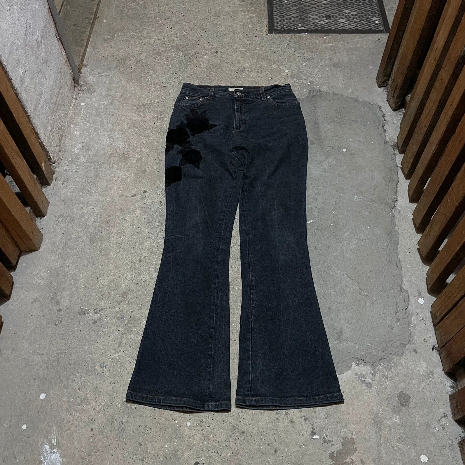 Vintage blumarine embroidered flowers flared jeans