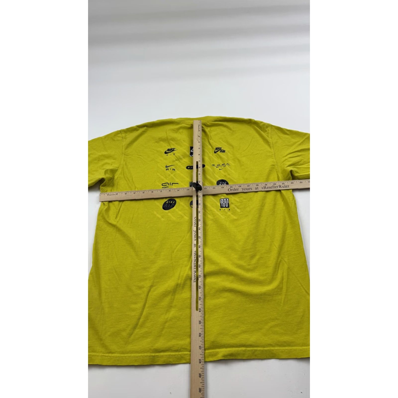 Nike Nike Shirt Mens Large Volt Yellow The Nike Tee Air Patch Back Graphic HJ076-718 Size US L / EU 52-54 / 3 - 7 Thumbnail