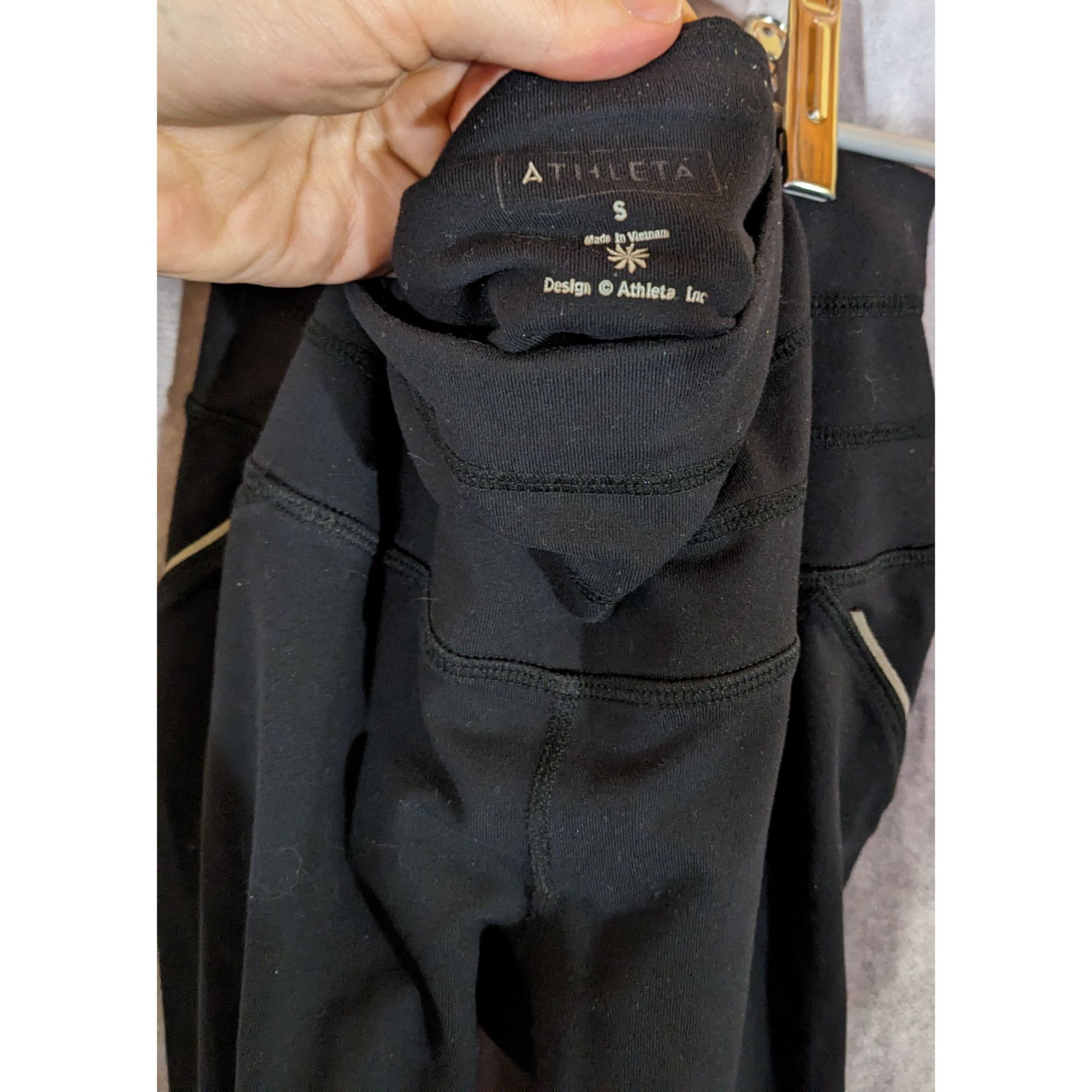 Athleta Athleta Black Crop Leggings W/ Mesh Calf & Reflective Detail Size 27" / US 4 / IT 40 - 3 Thumbnail