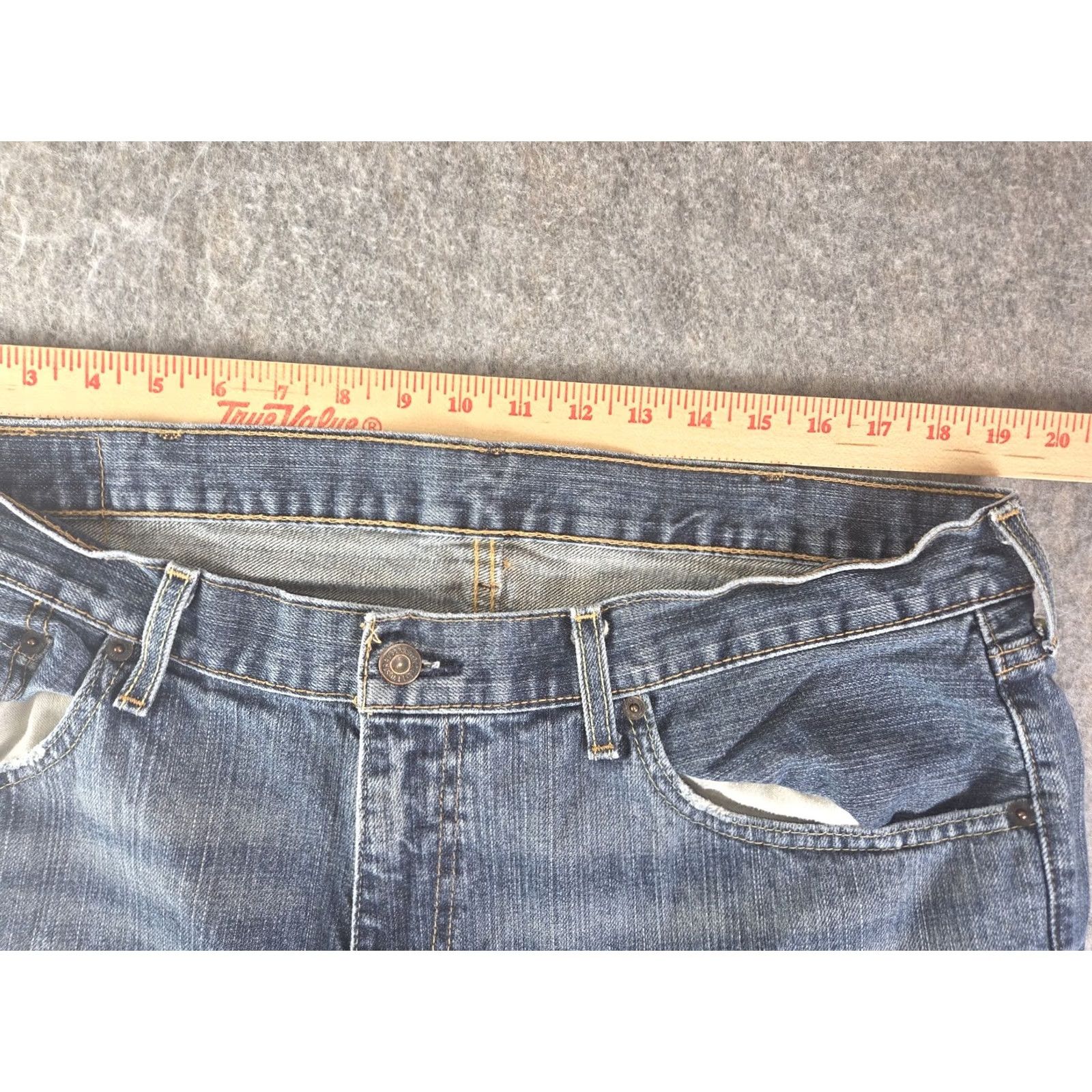 Levi's VINTAGE Levi's Jeans Mens 38x34 Blue Denim 559 Relaxed Straight Y2K Faded Size US 38 / EU 54 - 6 Thumbnail