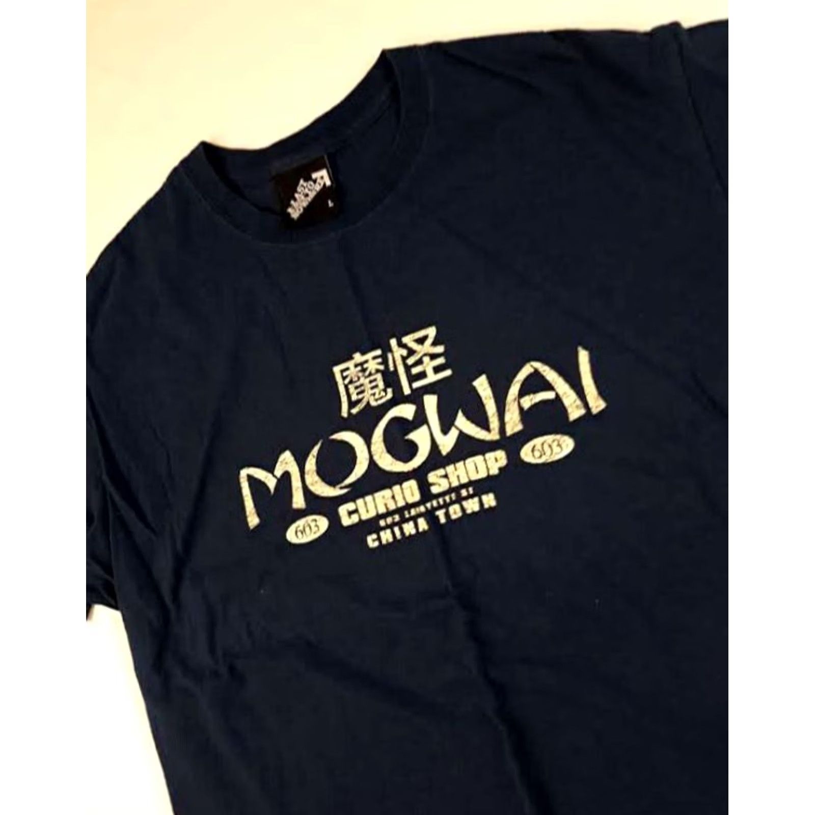 Vintage Mogwai Curio Shop Chinatown T-Shirt Large Navy Last to Nowhere Mens L Blue Shirt Size US L / EU 52-54 / 3 - 4 Thumbnail