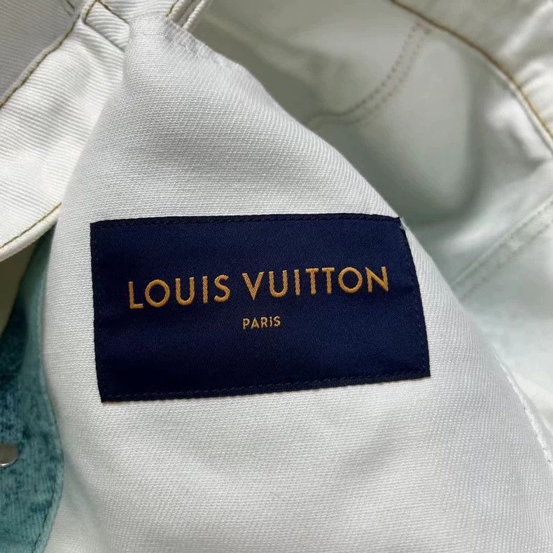 Louis Vuitton louis vuitton White and green rendered printed logo denim j Size US S / EU 44-46 / 1 - 4 Thumbnail