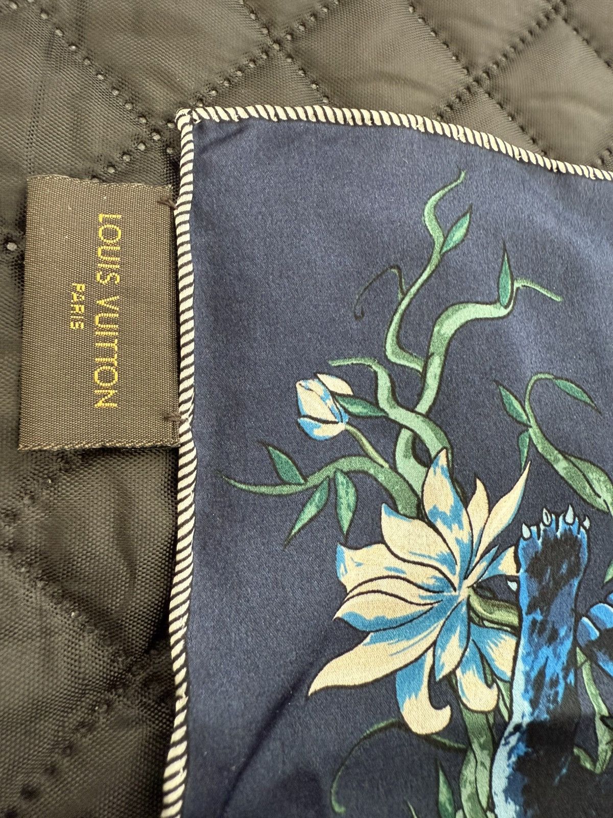 Louis Vuitton SS16 Silk Floral/Panther Scarf Size ONE SIZE - 7 Thumbnail