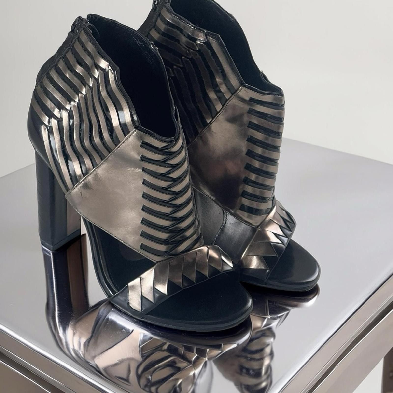 Other Robert Clergerie Black and Gold Heels in size 6 Size US 6 / IT 36 - 1 Thumbnail