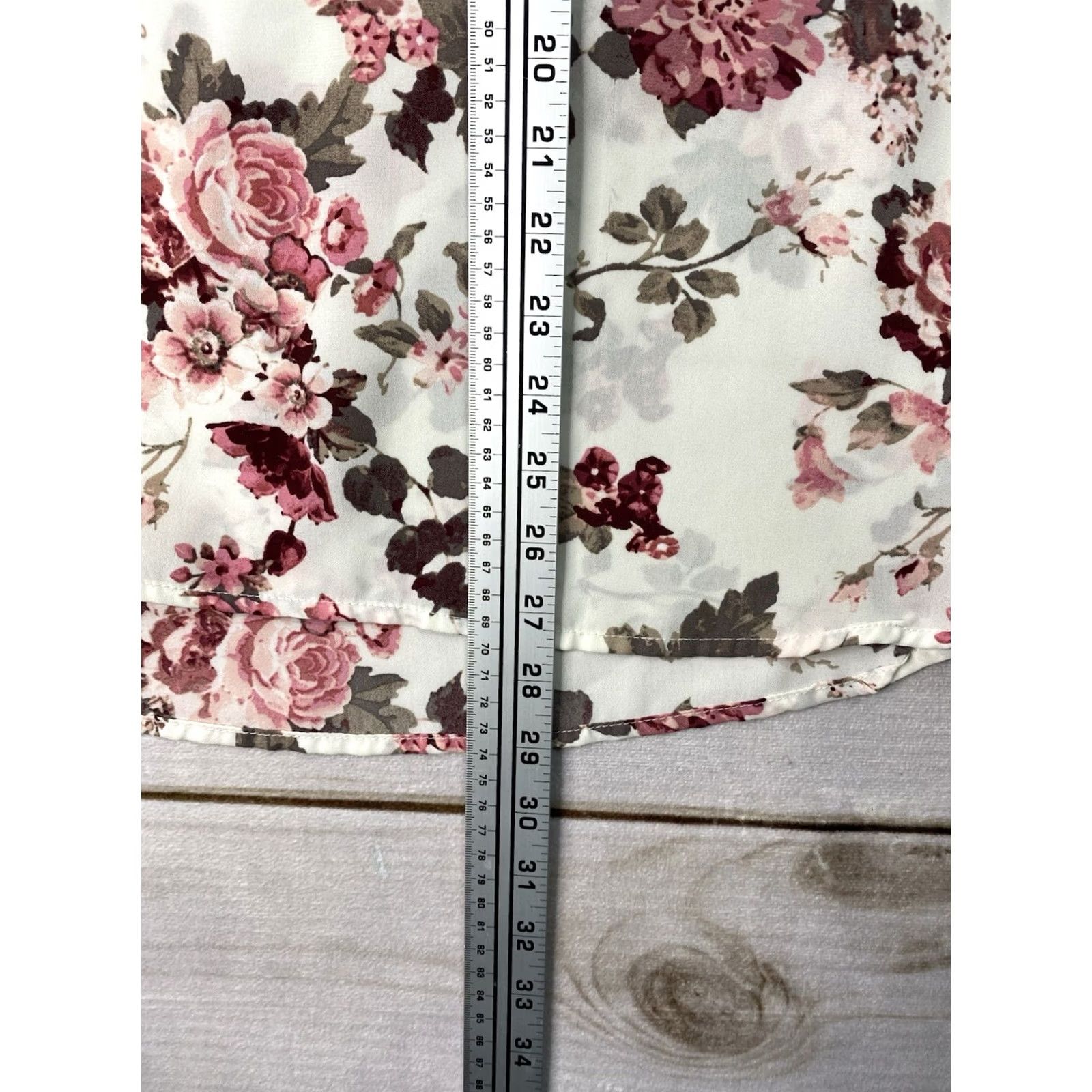 Vintage Rue21 Blouse M White Floral Bohemian Roll Tab Button Up V-Neck Pocket Womens Size M / US 6-8 / IT 42-44 - 4 Thumbnail