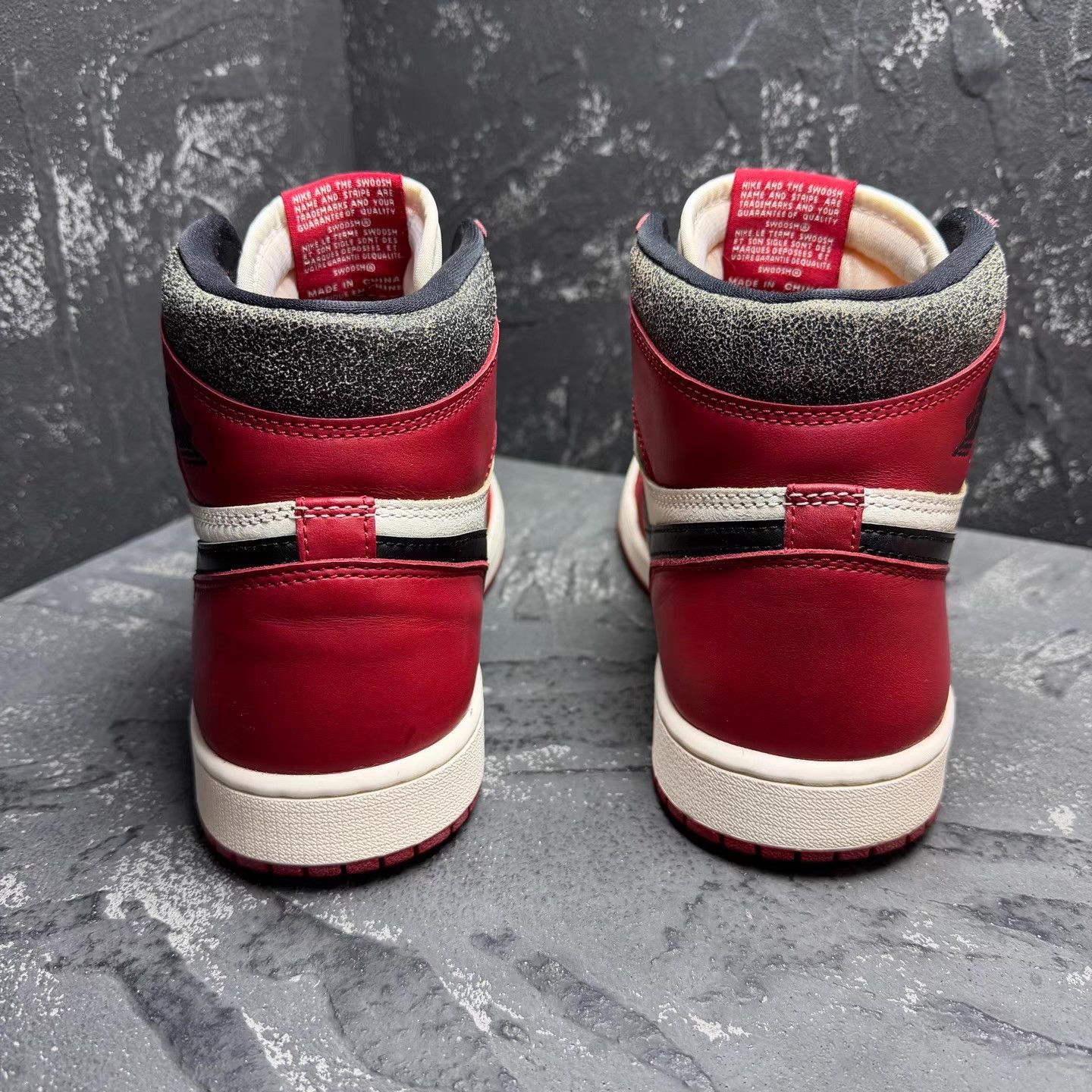 Nike Air Jordan 1 Chicago White Red Vintage & Oxidized Q10 Size US 9.5 / EU 42-43 - 7 Thumbnail