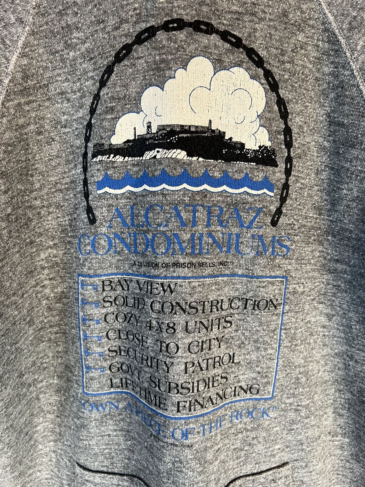 Vintage Vintage 80s Alcatraz Condominiums raglan sweater hoodie Size US XS / EU 42 / 0 - 3 Thumbnail