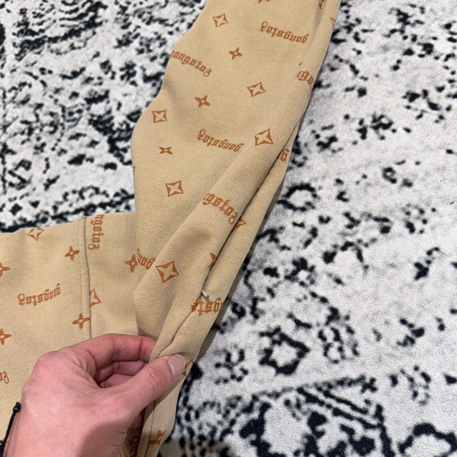 Vintage Gangsta Unisex Beige Cotton Crewneck Size XL Allover Print Size US XL / EU 56 / 4 - 10 Thumbnail
