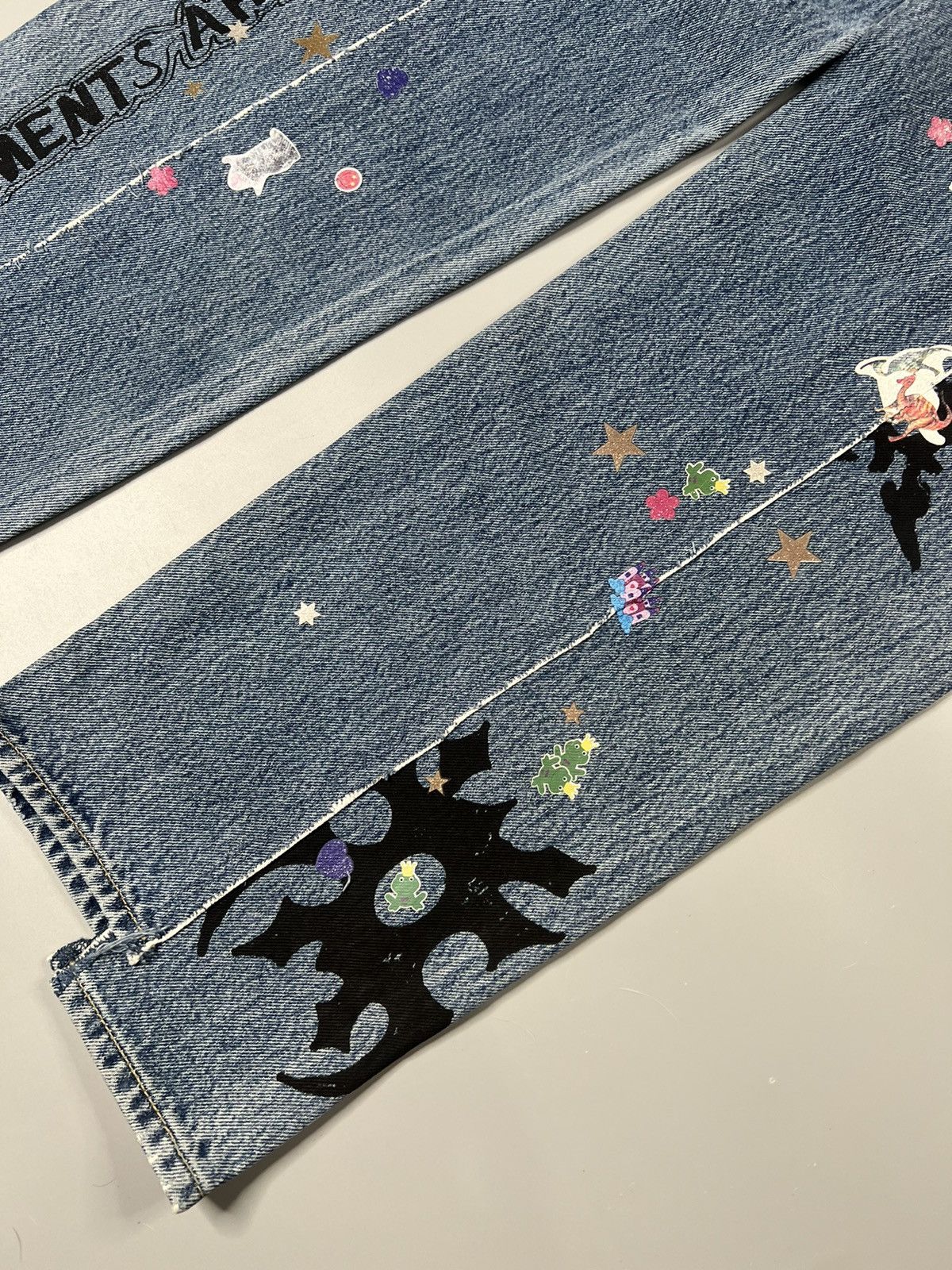Levi's × Vetements Vetements A/W 19 Tribal & Stickers Patchwork Jeans Size US 29 - 18 Thumbnail