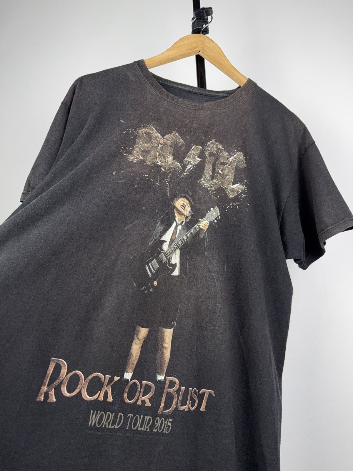 AC/DC × Band Tees × Vintage Rare! Vintage 2000’s Faded AcDc World Tour 2015 T Shirt Size US L / EU 52-54 / 3 - 4 Thumbnail