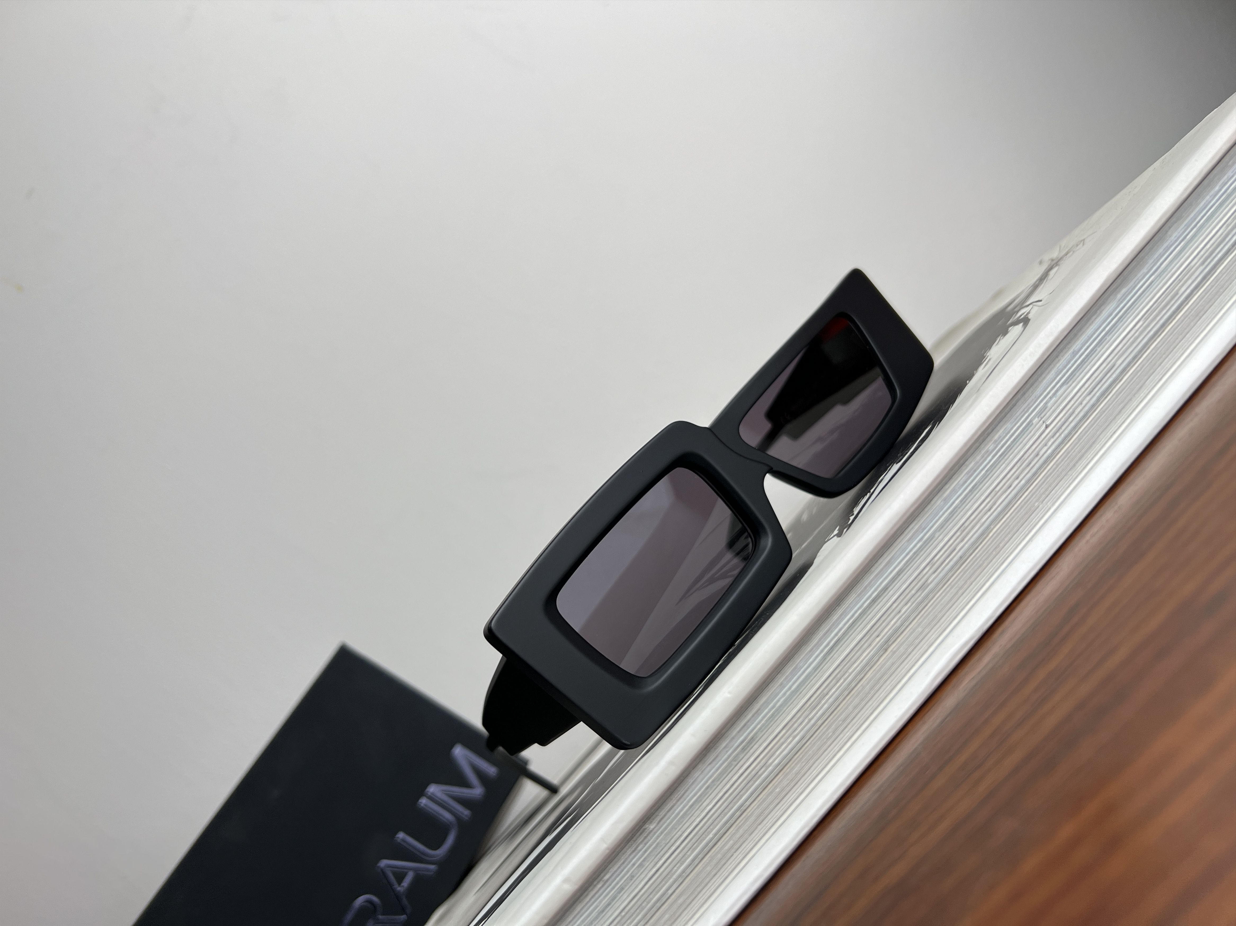 Kuboraum KUBORAUM ABSTRACT CINEMA GLASSES Size ONE SIZE - 22 Thumbnail