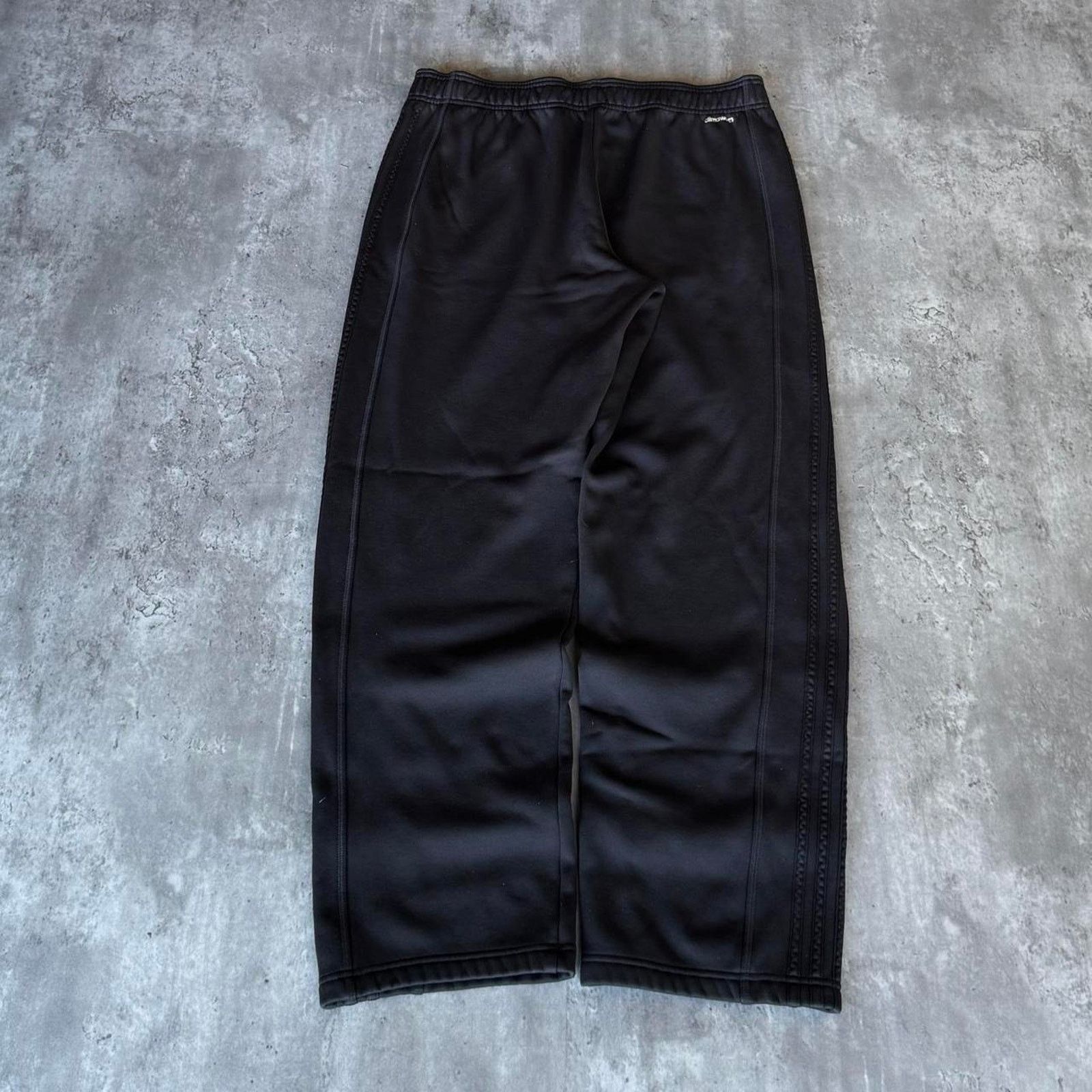 Adidas × Vintage Adidas Black Embroidered Essential Technical Sweatpants Size US 34 / EU 50 - 2 Thumbnail