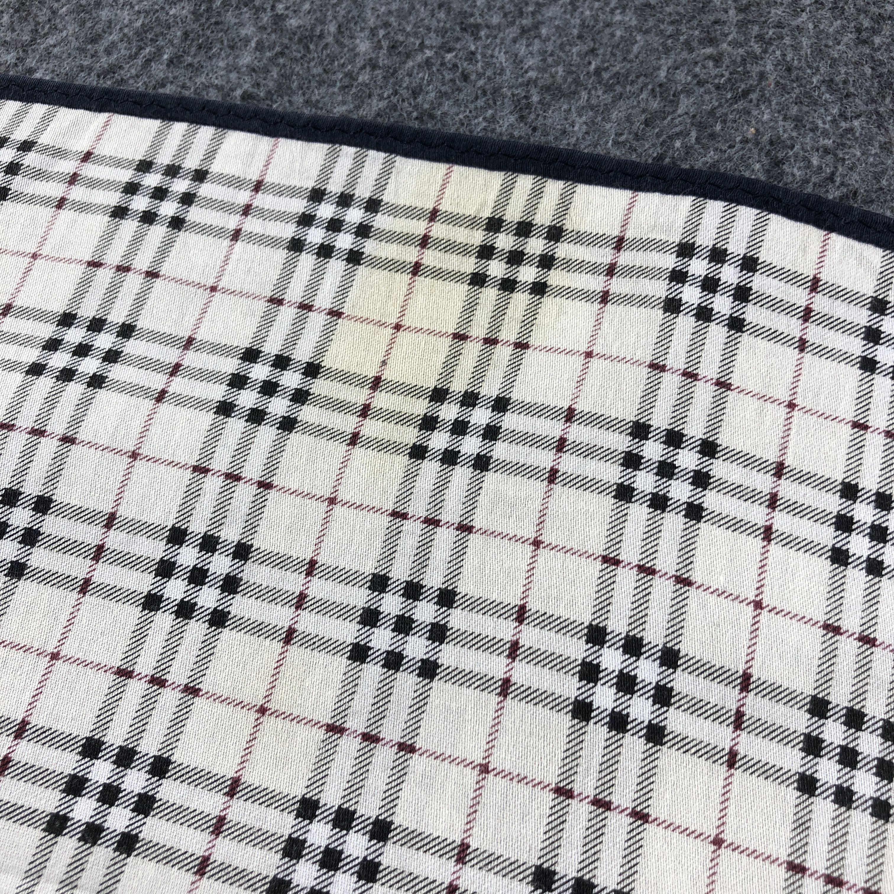 Burberry Burberry Flower Handkerchief Neckerchief Bandana H2515 Size ONE SIZE - 9 Thumbnail