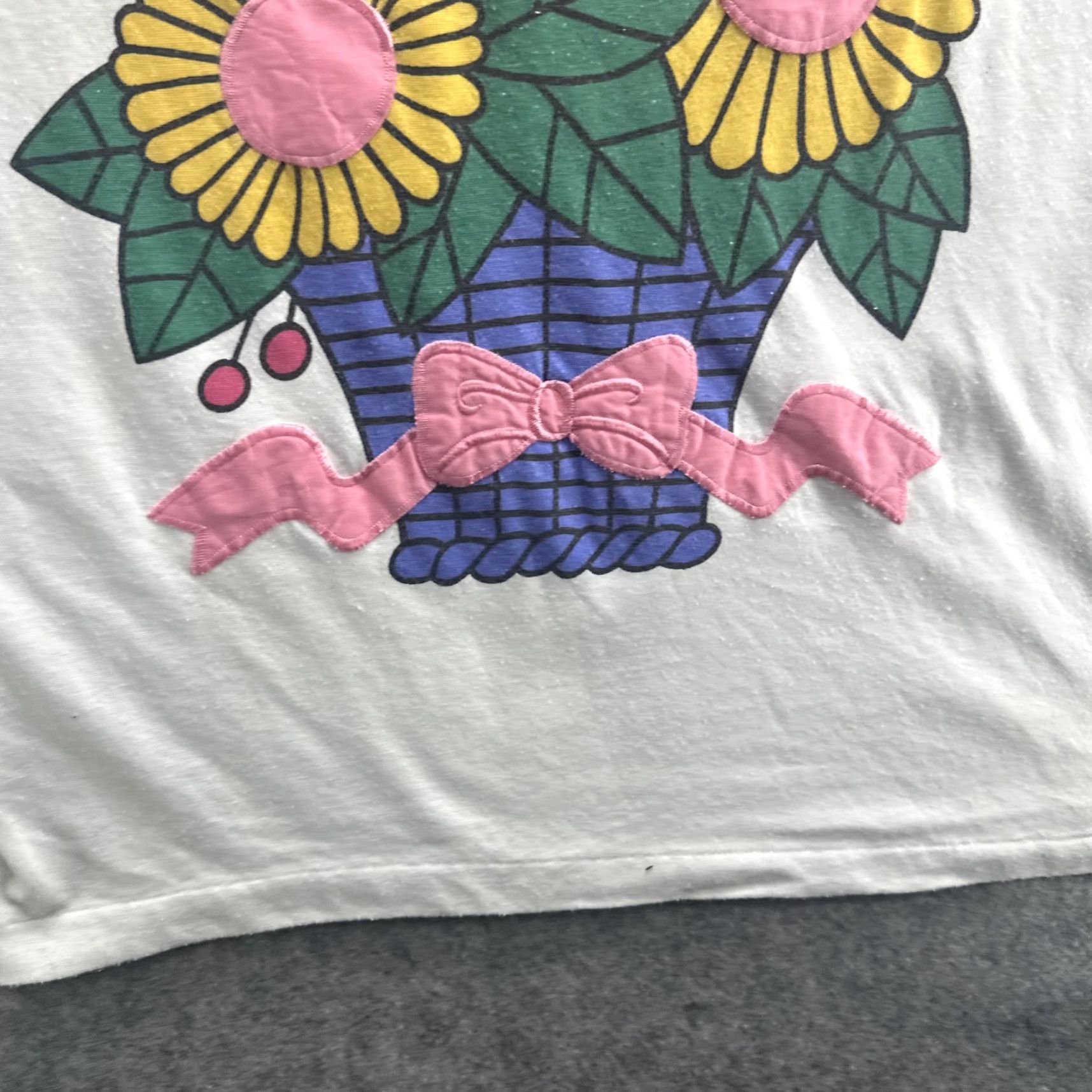 Vintage VINTAGE Sports Accent Shirt Womens Small White Floral Quilt Applique 90s Tee Shoulder Size S / US 4 / IT 40 - 6 Thumbnail