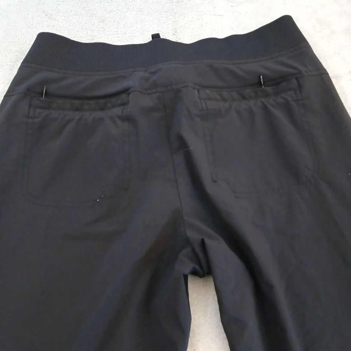 Athleta Athleta Pants Womens Size 6 Black Drawstring Pockets 25x27 Low Rise Ankle Straight 27 Inseam Size 28" / US 6 / IT 42 - 6 Thumbnail