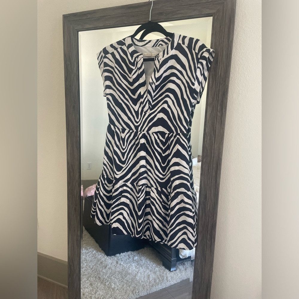 Marie Oliver Marie Oliver black and white v neck stripped midi dress Size XXS / US 00 / IT 34 - 1 Thumbnail