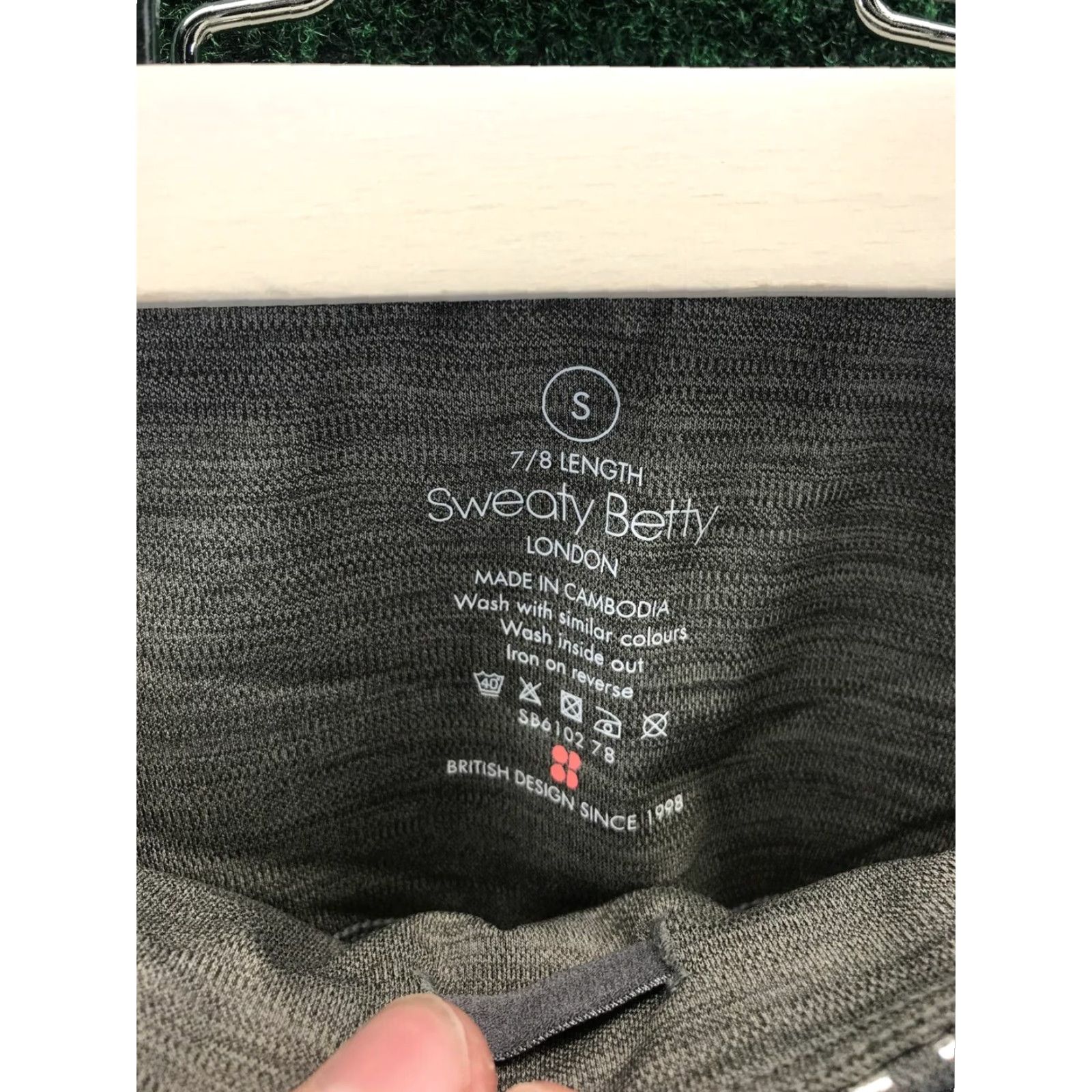 Sweaty Betty Sweaty Betty Small 7/8 Contour Metallic Foil Leggings Speckled Yoga Pants London Womens Tight Fit Silver Disco Yoga Pants Mens? Size 28" / US 6 / IT 42 - 2 Thumbnail