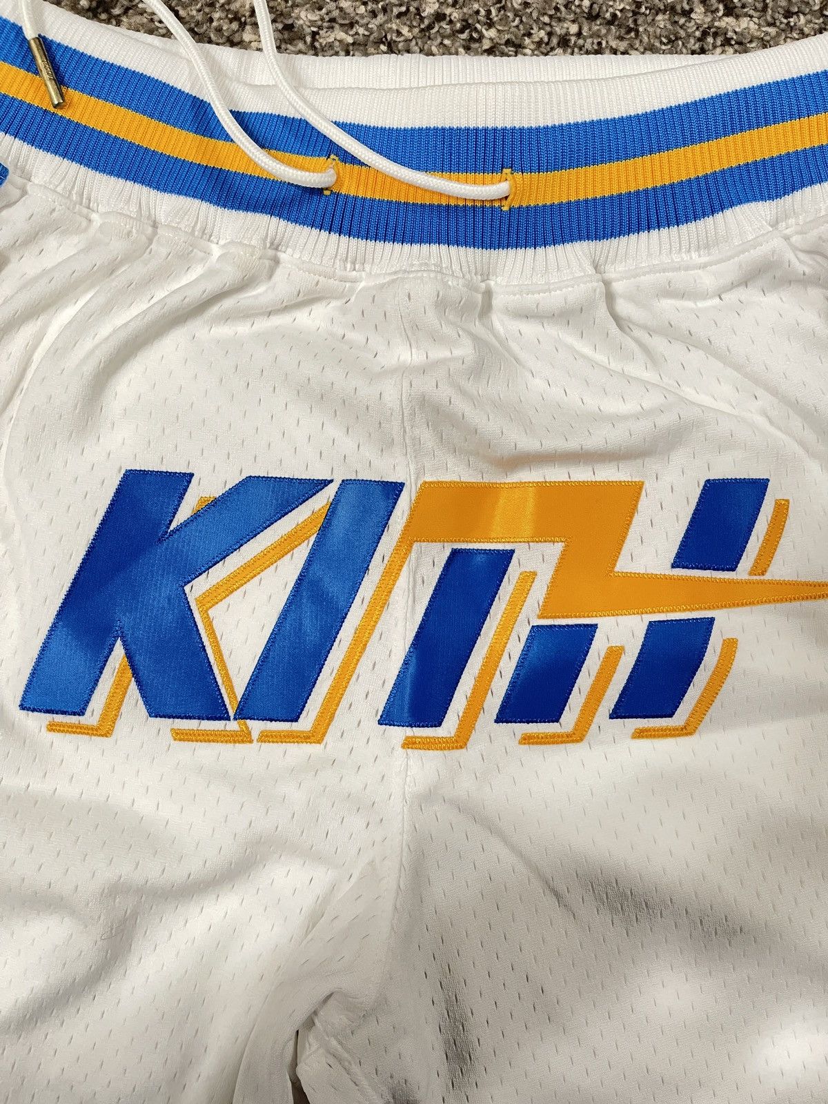 Just Don × Kith × Mitchell & Ness Kith Mitchell and Ness NBA LA GSW Basketball Shorts Size M Size US 32 / EU 48 - 2 Thumbnail