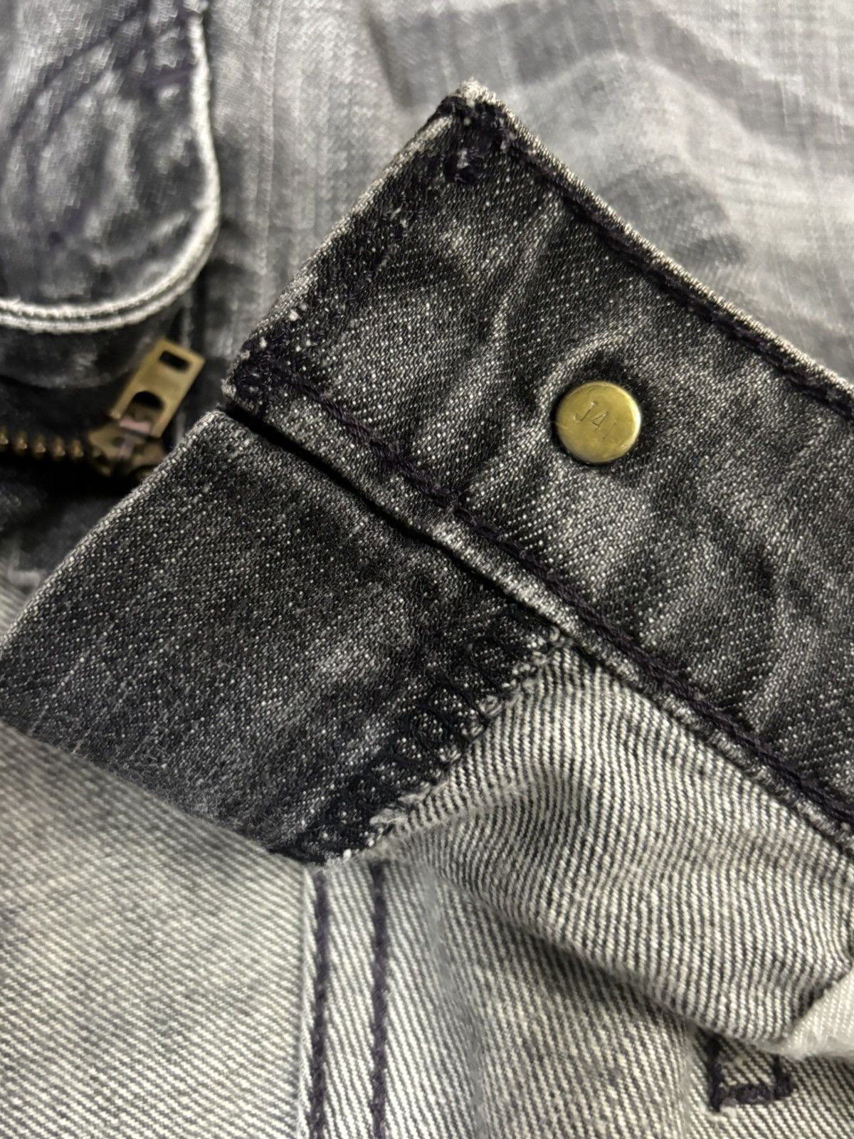 Levi's Vintage 2000s Levis 519-09 Faded Whiskers Distressed Jeans Size US 34 / EU 50 - 19 Thumbnail