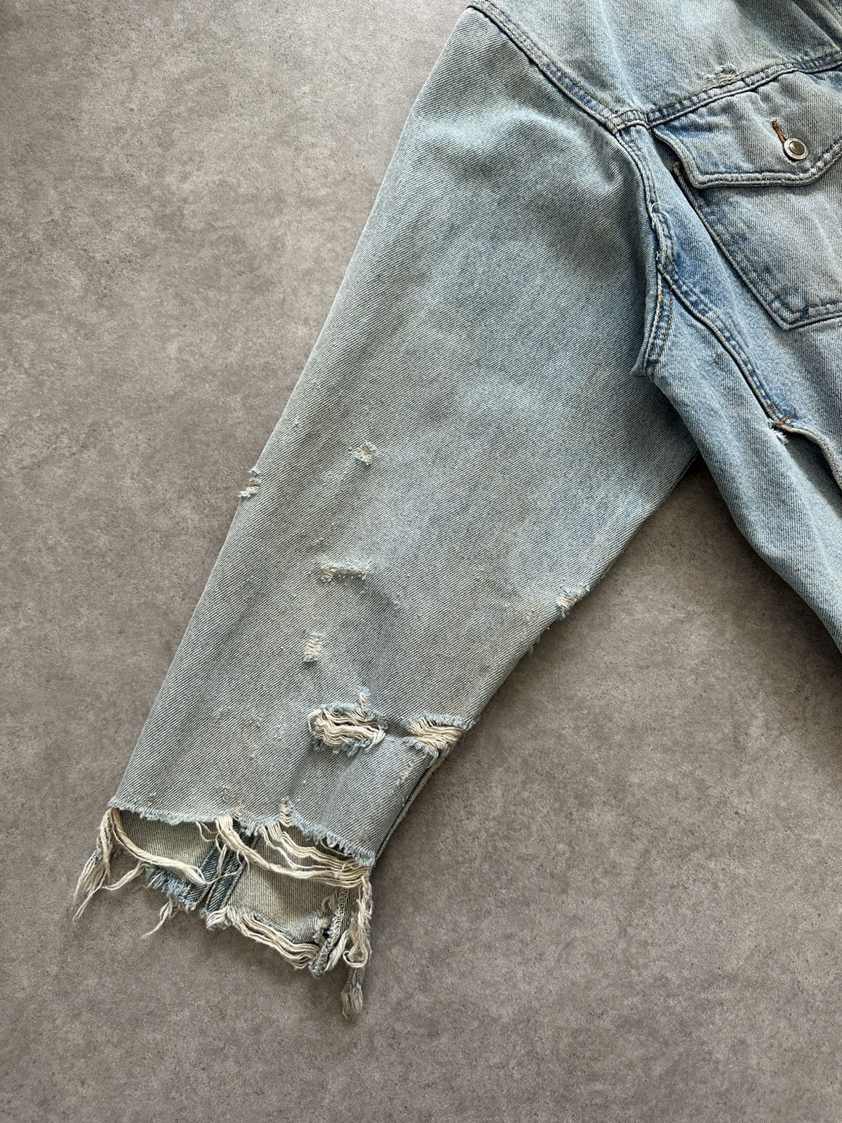 Vintage Vintage Sting Denim Jacket Thrashed Distressed Unique Rare Size US L / EU 52-54 / 3 - 15 Thumbnail