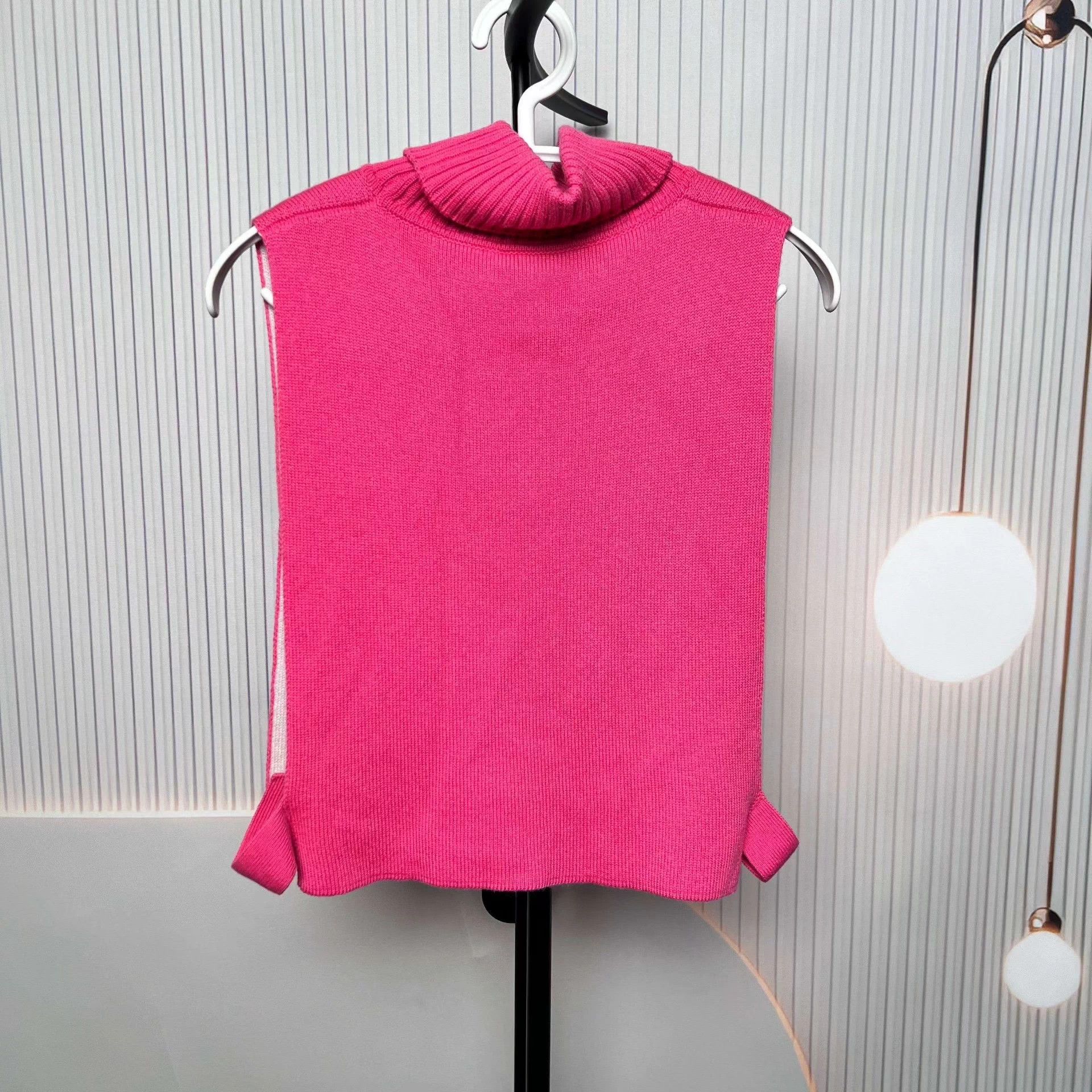 Chanel Chanel Short Sleeveless Pink Knit Sweater M Size M / US 6-8 / IT 42-44 - 2 Thumbnail