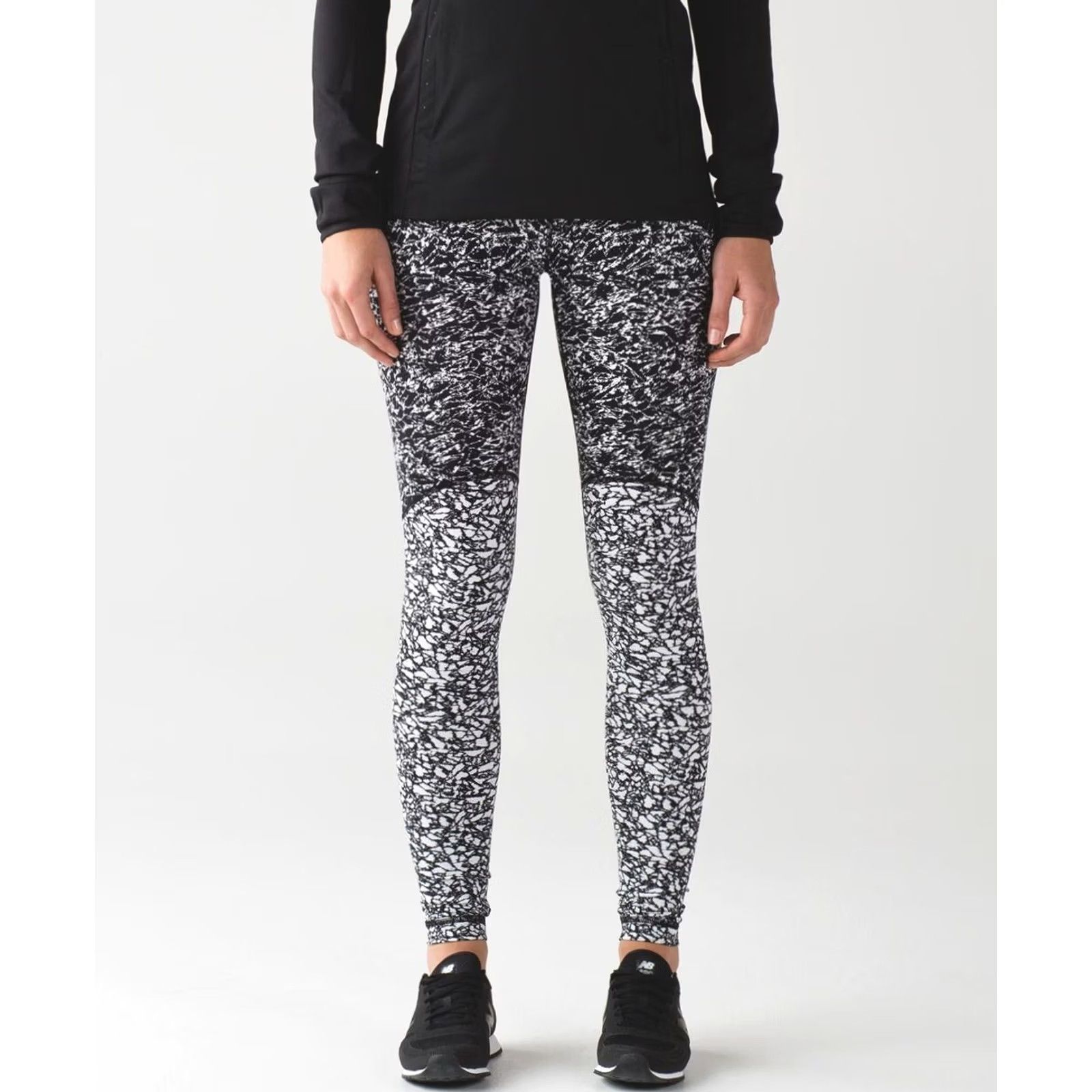 Lululemon Lululemon Compression Womens 6 ice breaker white black Wunder Under Pant Rise Block Women Size 28" / US 6 / IT 42 - 2 Thumbnail