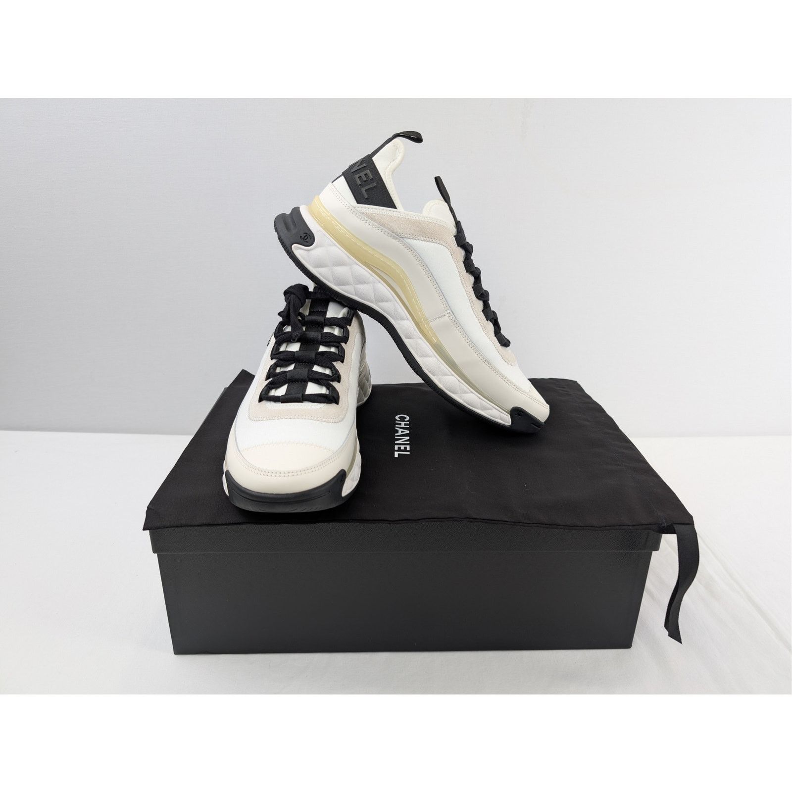 Chanel o1rshd1 Low Top Sneakers in White/Black Size US 10 / EU 43 - 18 Thumbnail